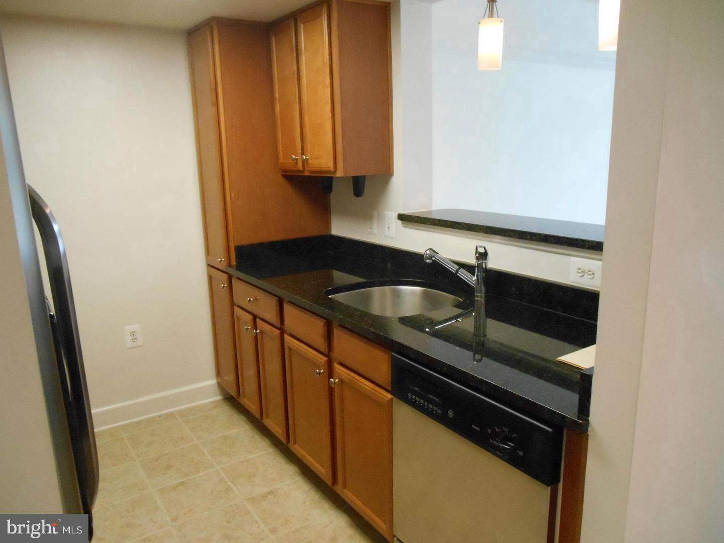 CARLTON HOUSE - Residential Lease