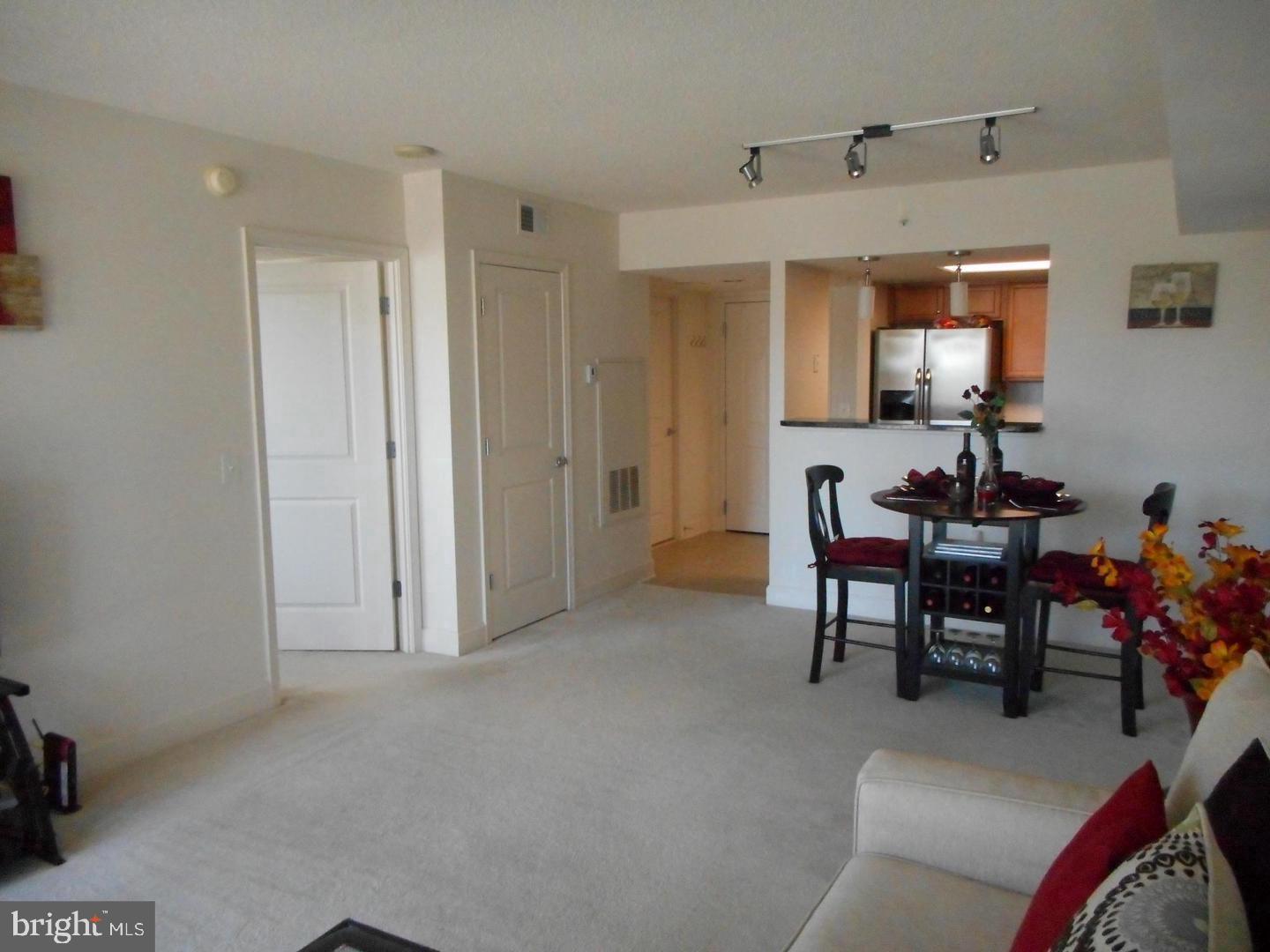 CARLTON HOUSE - Residential Lease