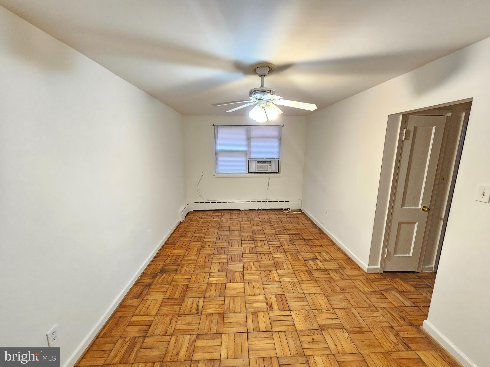 FOREST HILLS - Residential Lease