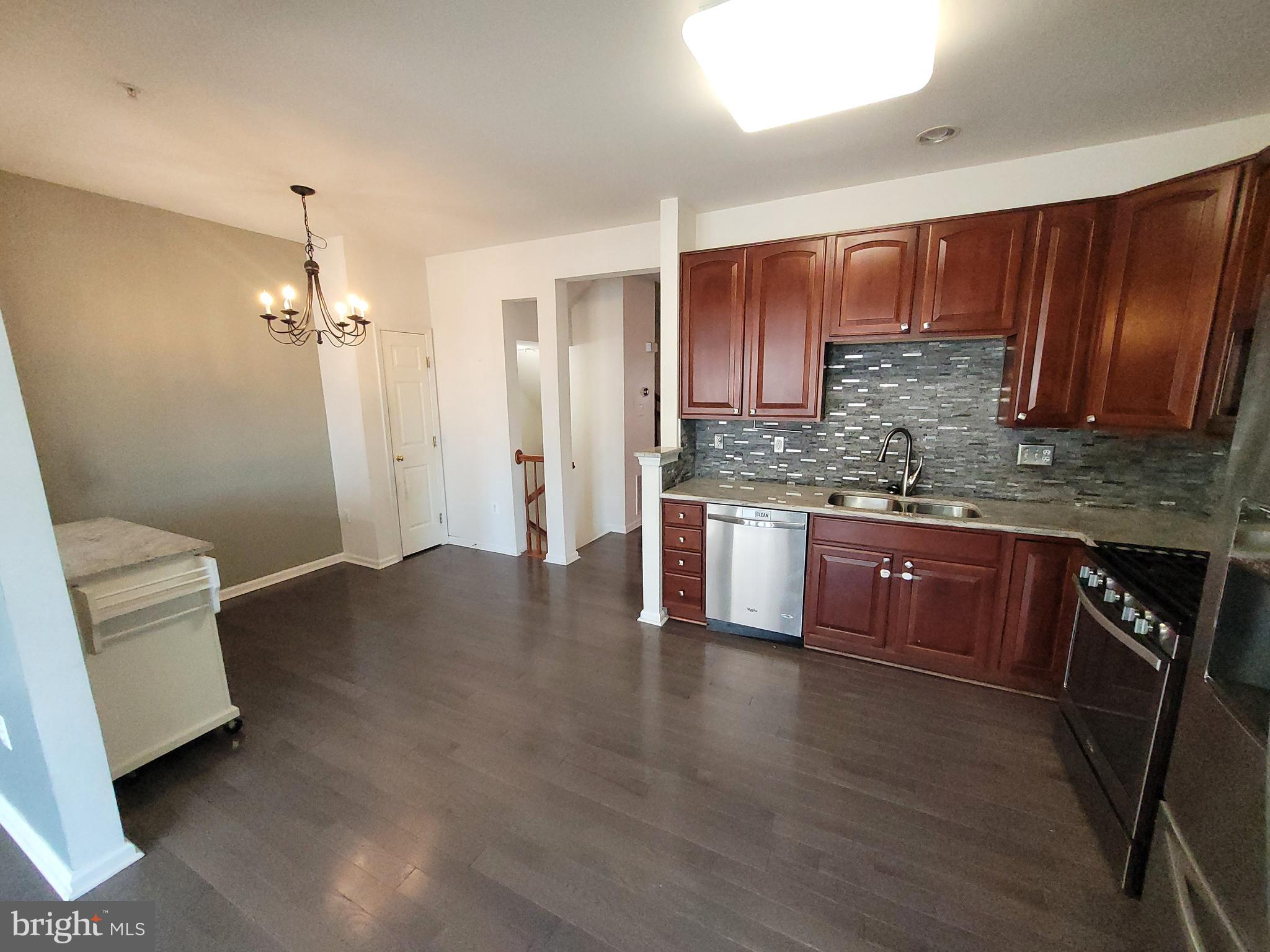 LANDOVER MEWS-PLAT FIVE> - Residential Lease