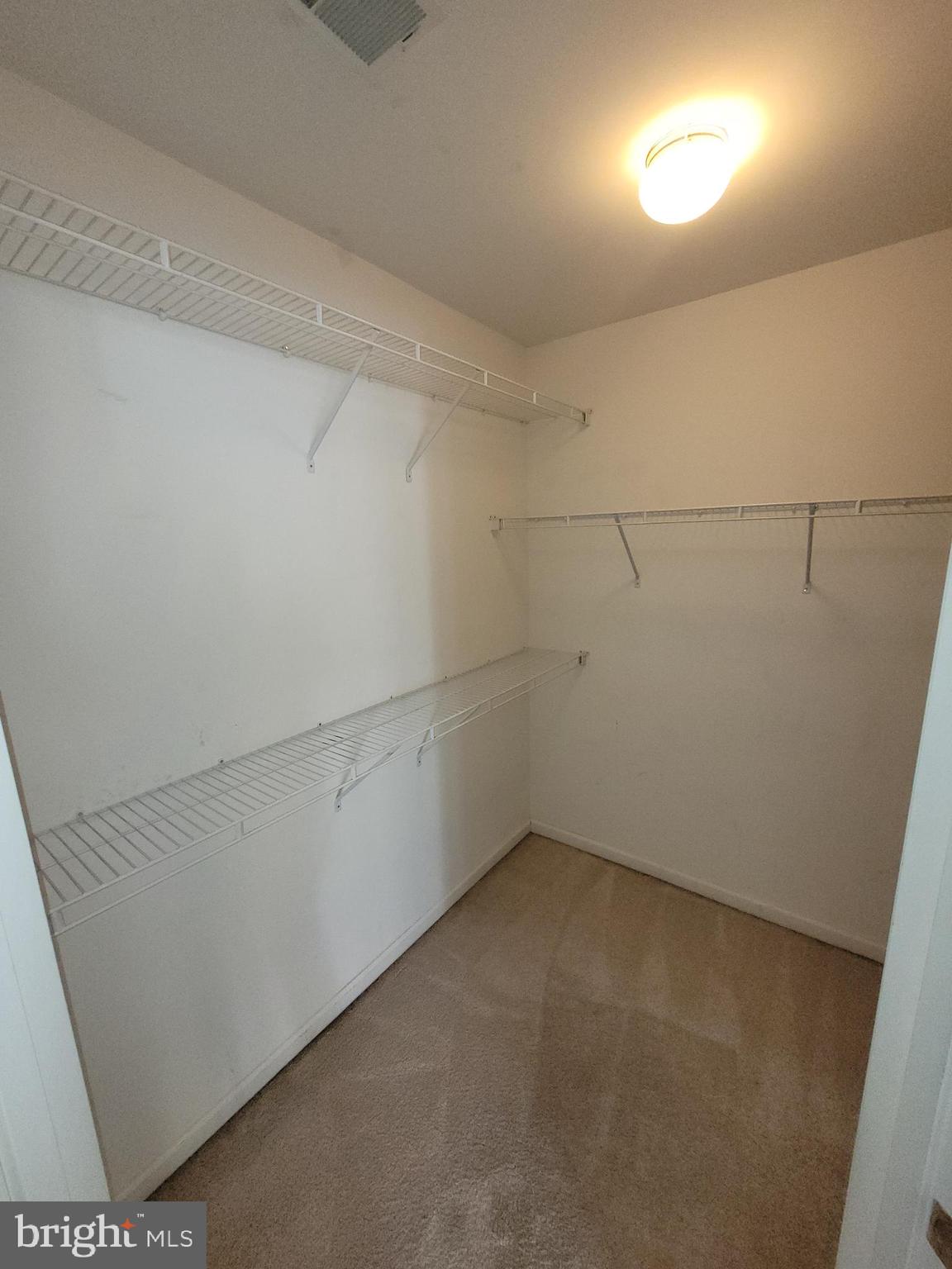 LANDOVER MEWS-PLAT FIVE> - Residential Lease