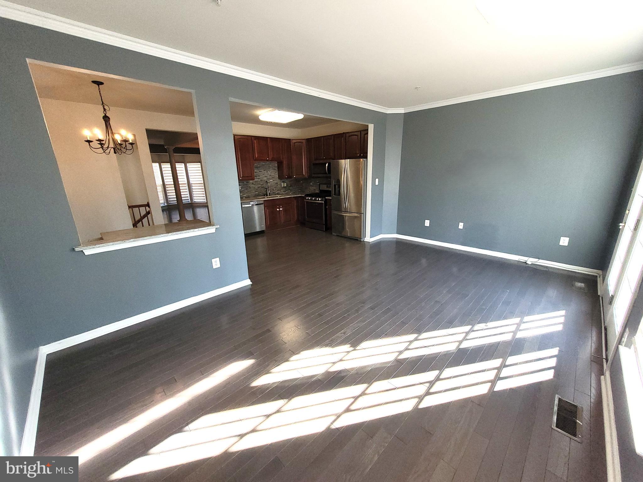 LANDOVER MEWS-PLAT FIVE> - Residential Lease