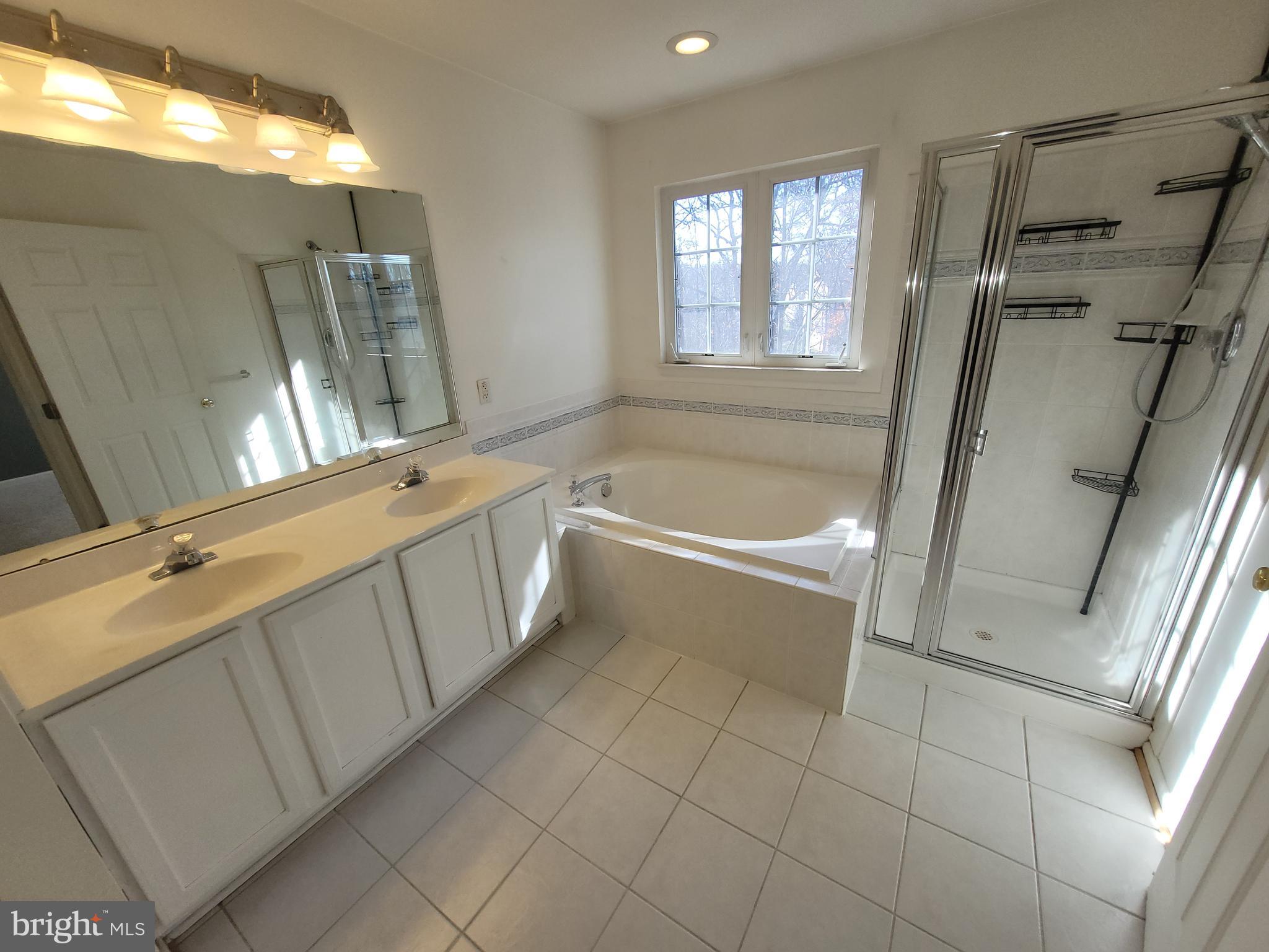 LANDOVER MEWS-PLAT FIVE> - Residential Lease