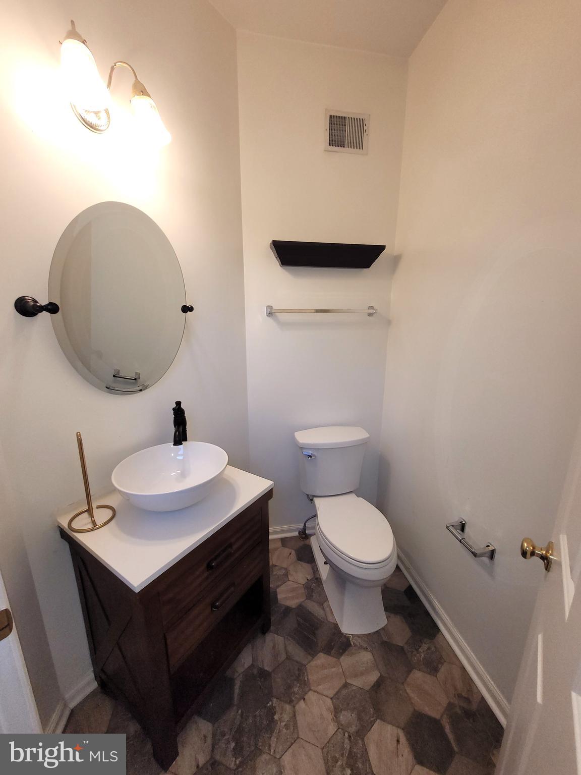 LANDOVER MEWS-PLAT FIVE> - Residential Lease