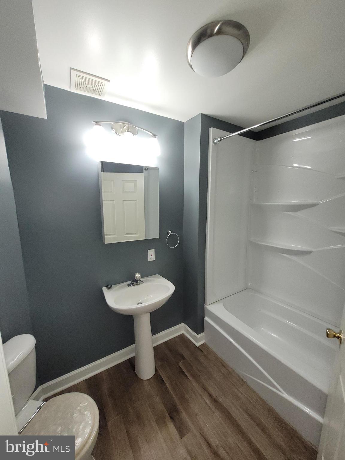 LANDOVER MEWS-PLAT FIVE> - Residential Lease