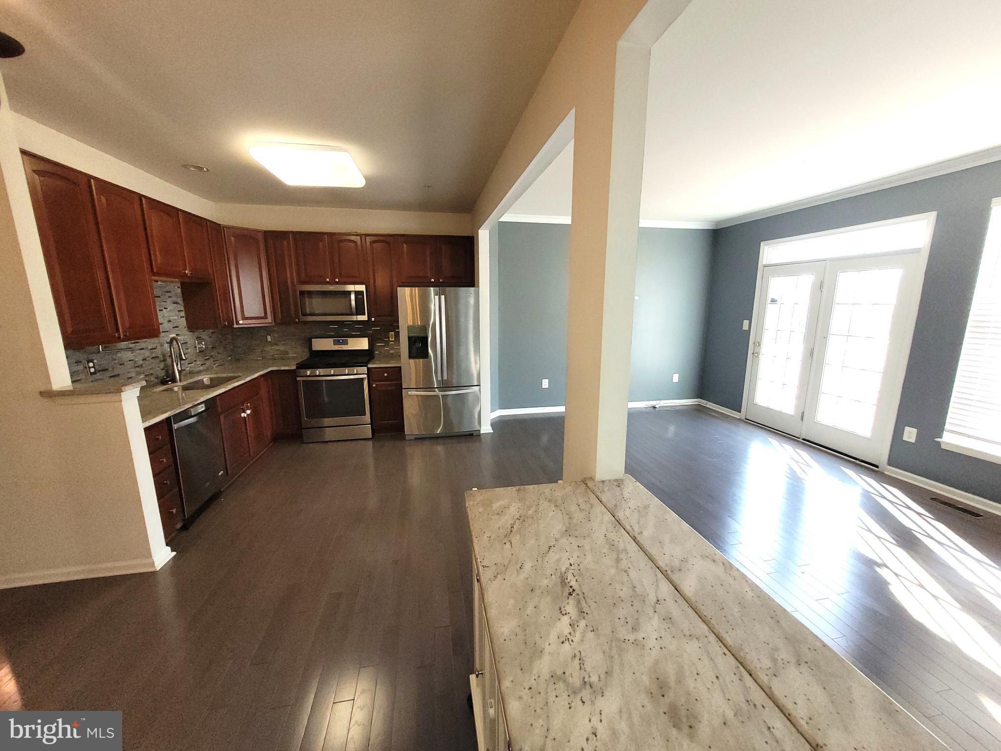 LANDOVER MEWS-PLAT FIVE> - Residential Lease