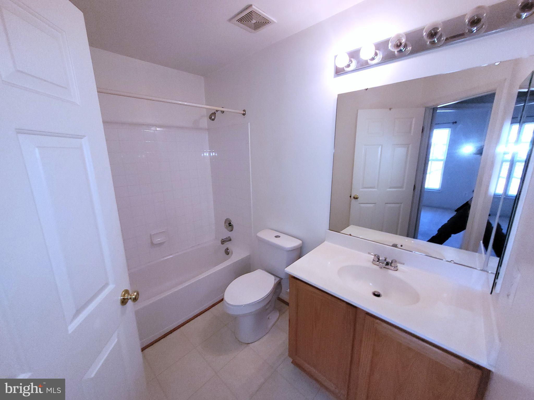 LANDOVER MEWS-PLAT FIVE> - Residential Lease