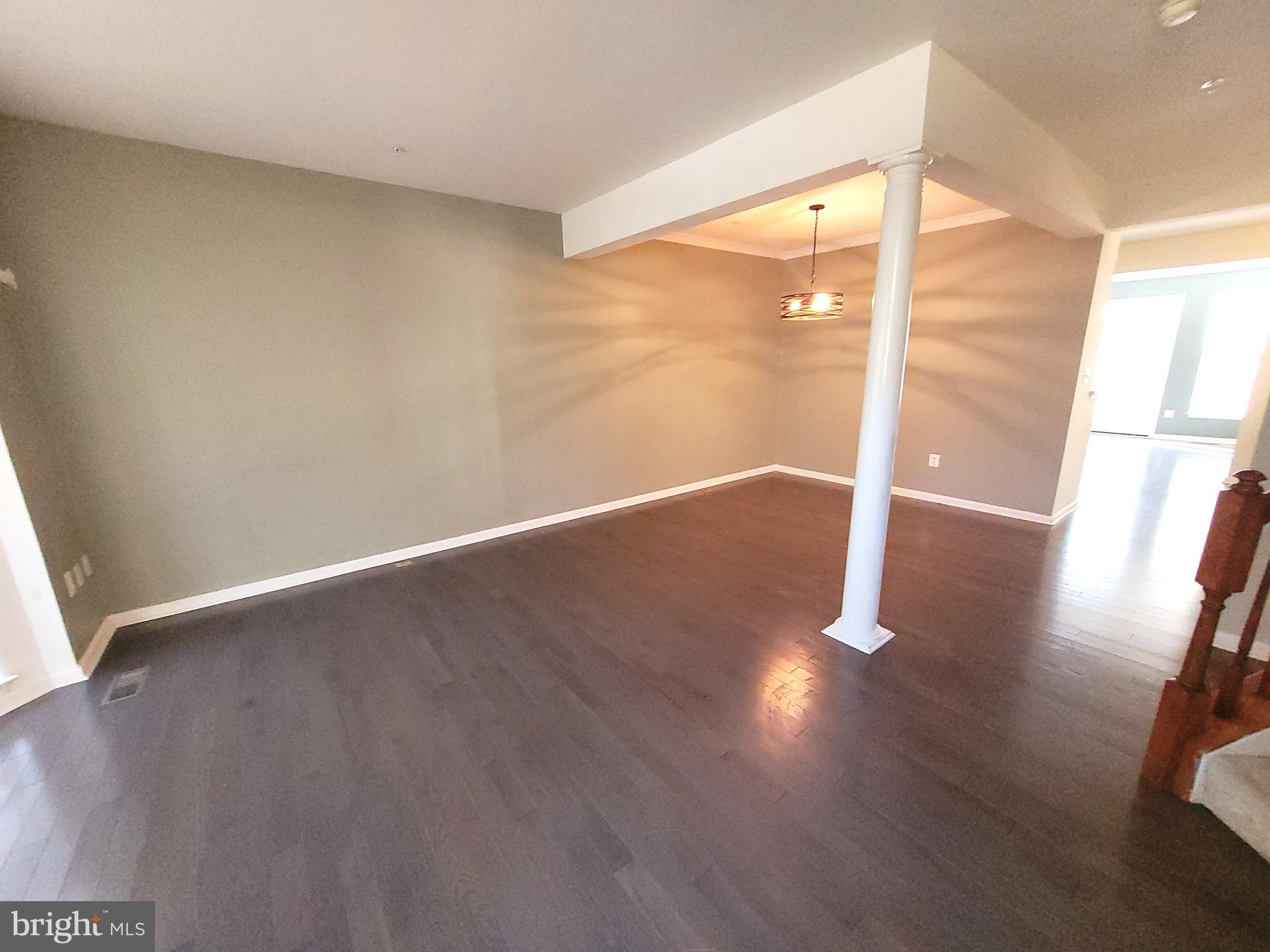 LANDOVER MEWS-PLAT FIVE> - Residential Lease