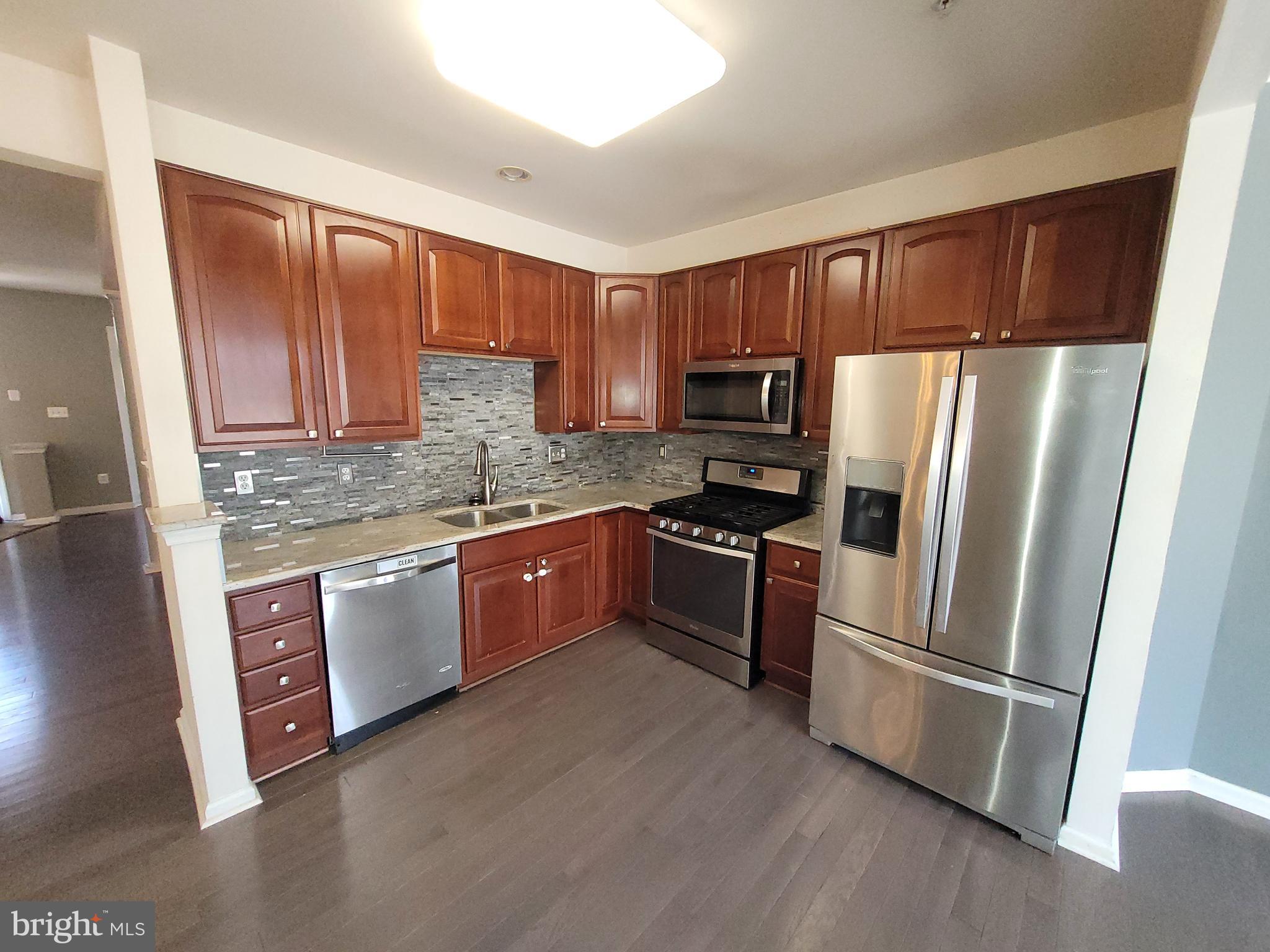 LANDOVER MEWS-PLAT FIVE> - Residential Lease