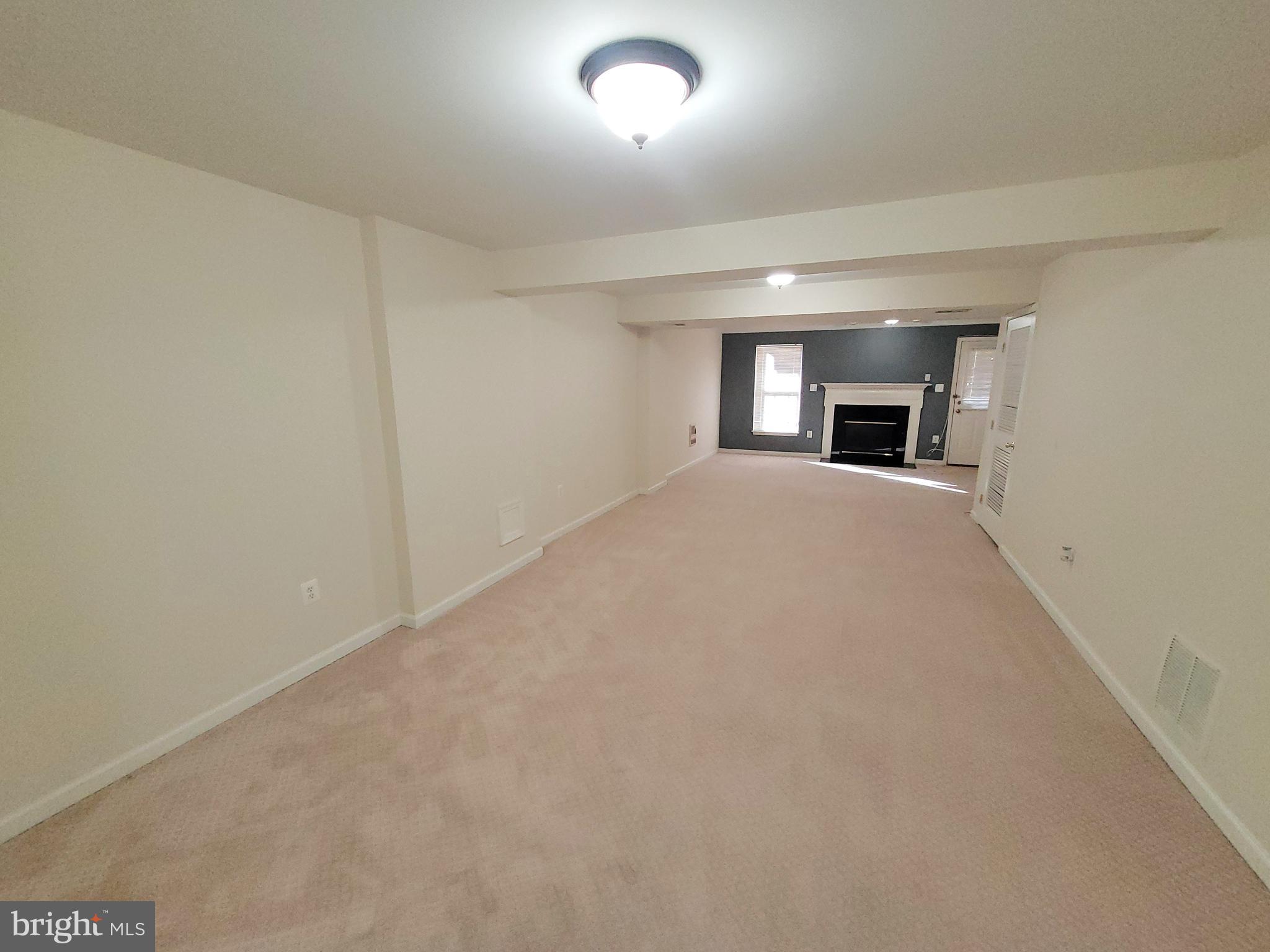 LANDOVER MEWS-PLAT FIVE> - Residential Lease