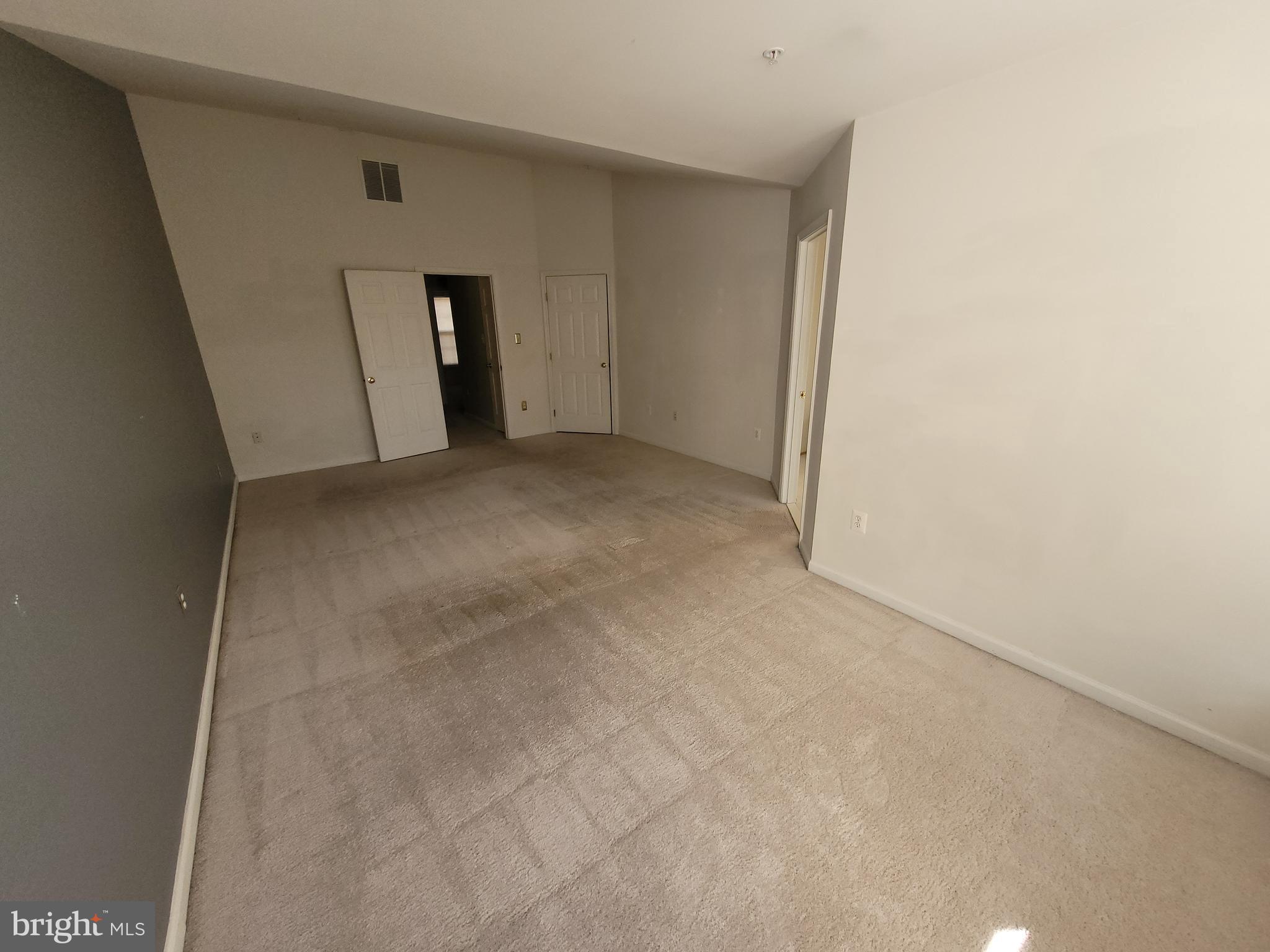 LANDOVER MEWS-PLAT FIVE> - Residential Lease