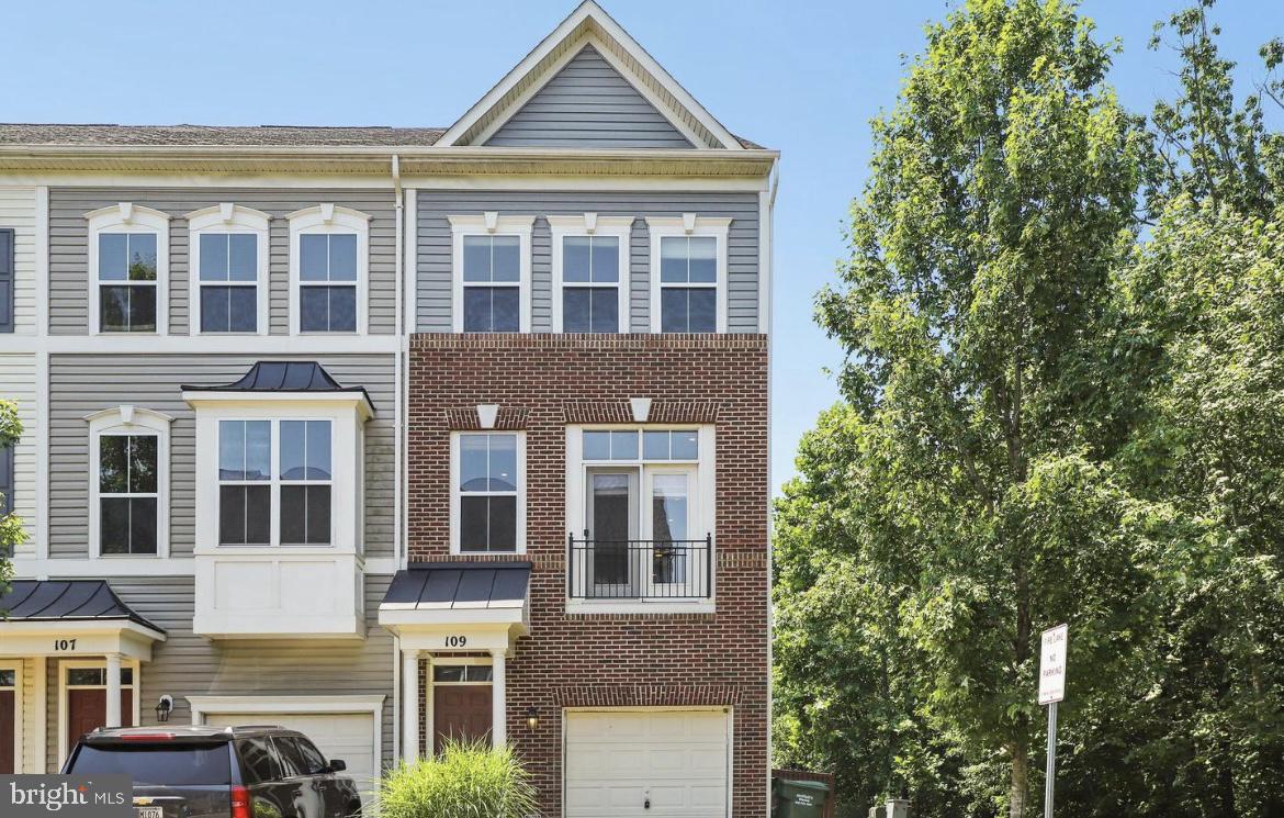 VILLAGE AT WOODSTREAM - Residential Lease