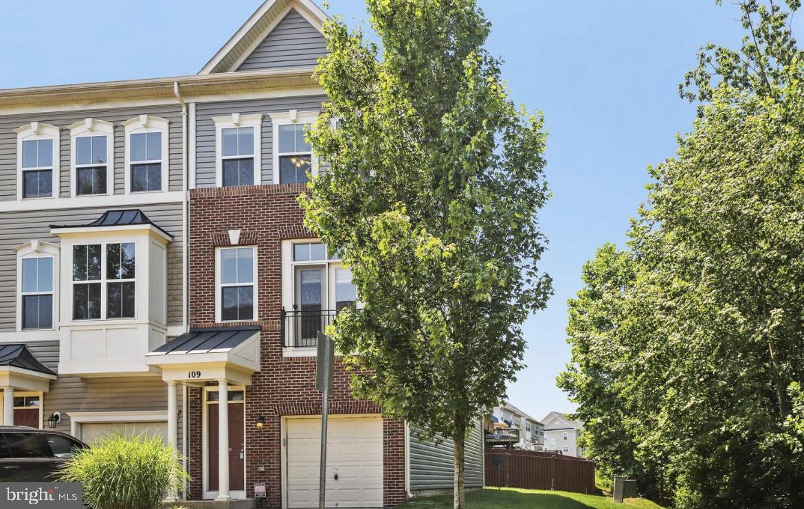 VILLAGE AT WOODSTREAM - Residential Lease