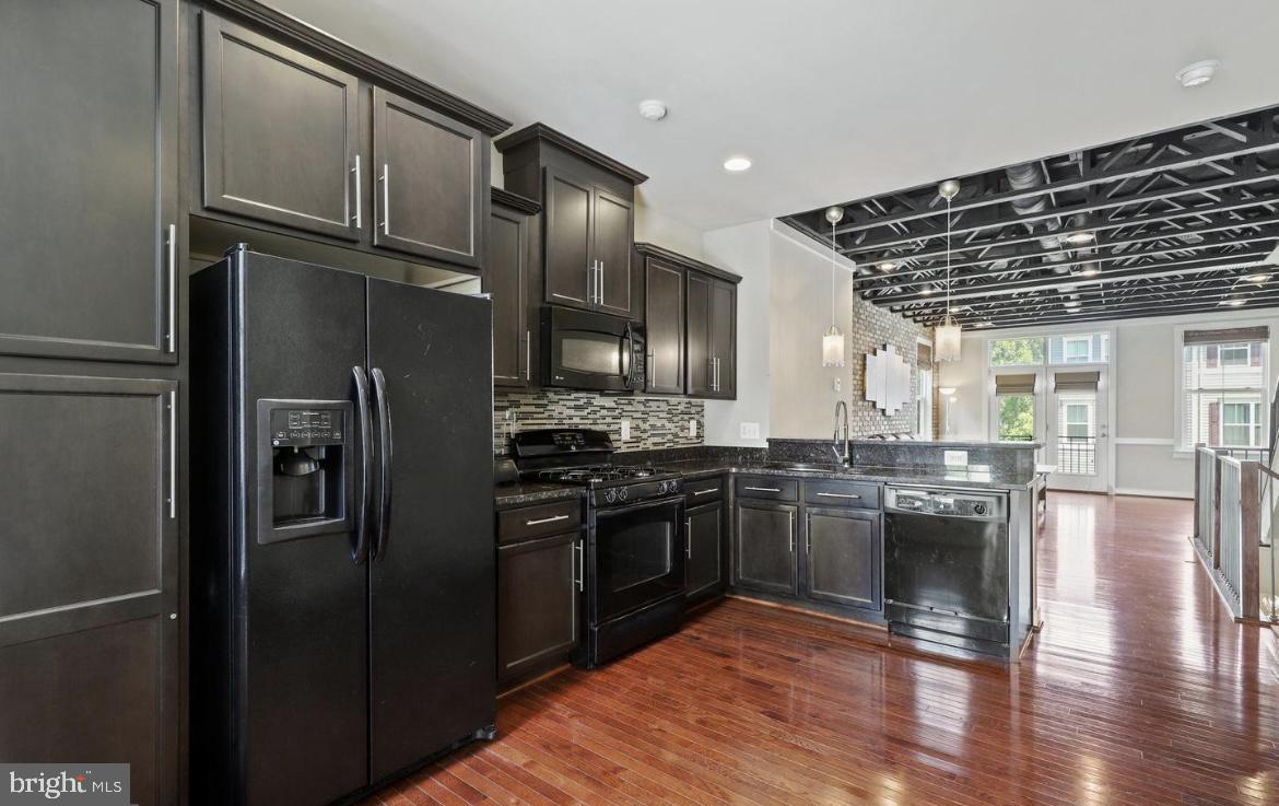 VILLAGE AT WOODSTREAM - Residential Lease