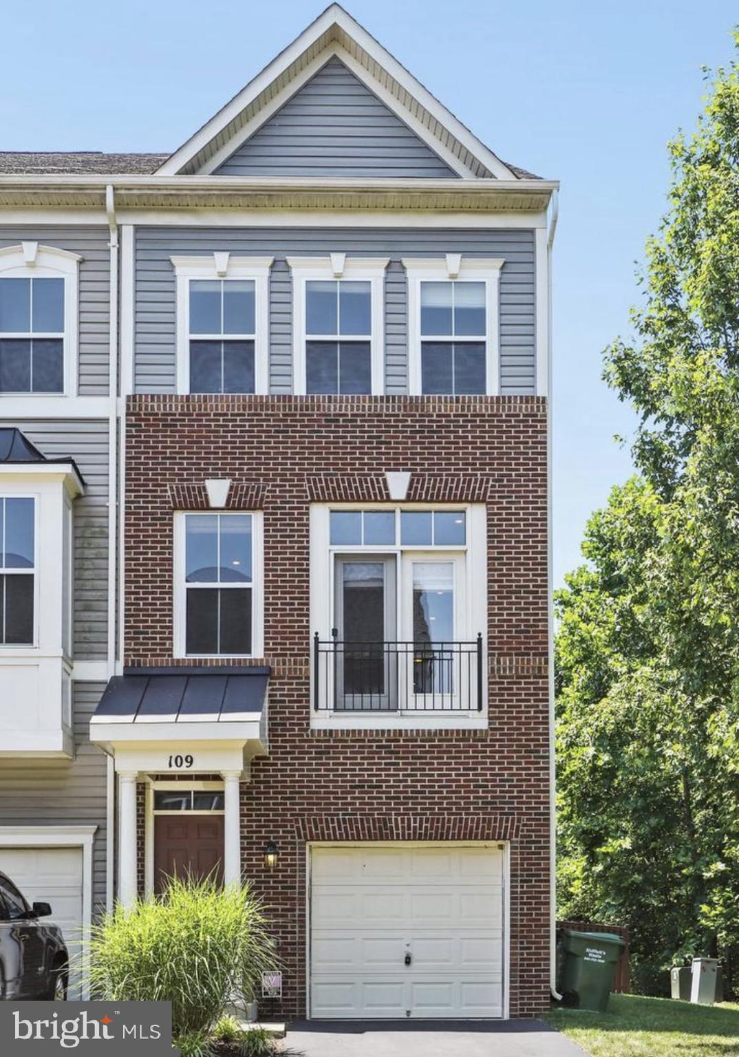 VILLAGE AT WOODSTREAM - Residential Lease