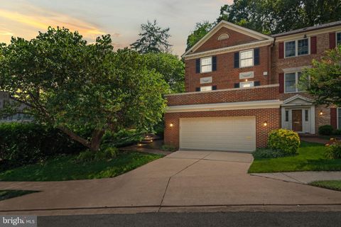 2317 S QUEEN STREET ARLINGTON VA 22202
