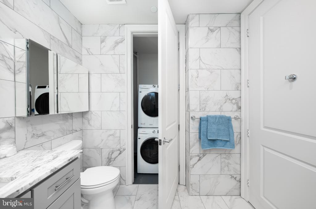 LOGAN SQUARE - Residential Lease