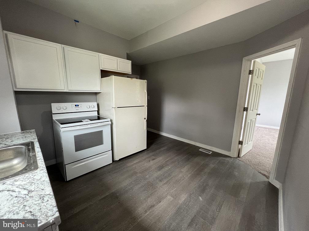 LIBERTY SQUARE - Residential Lease