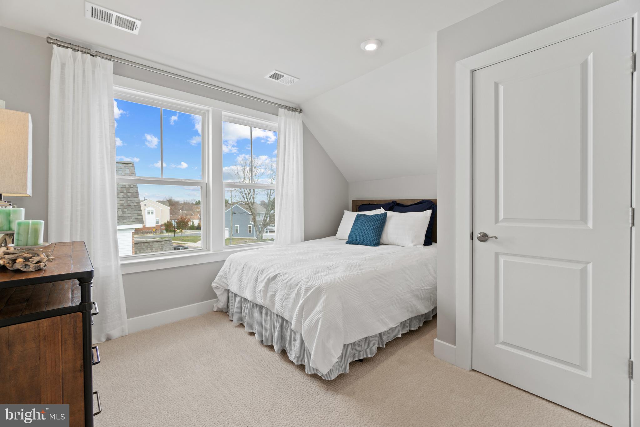 WHITE OAKS FARM - Residential