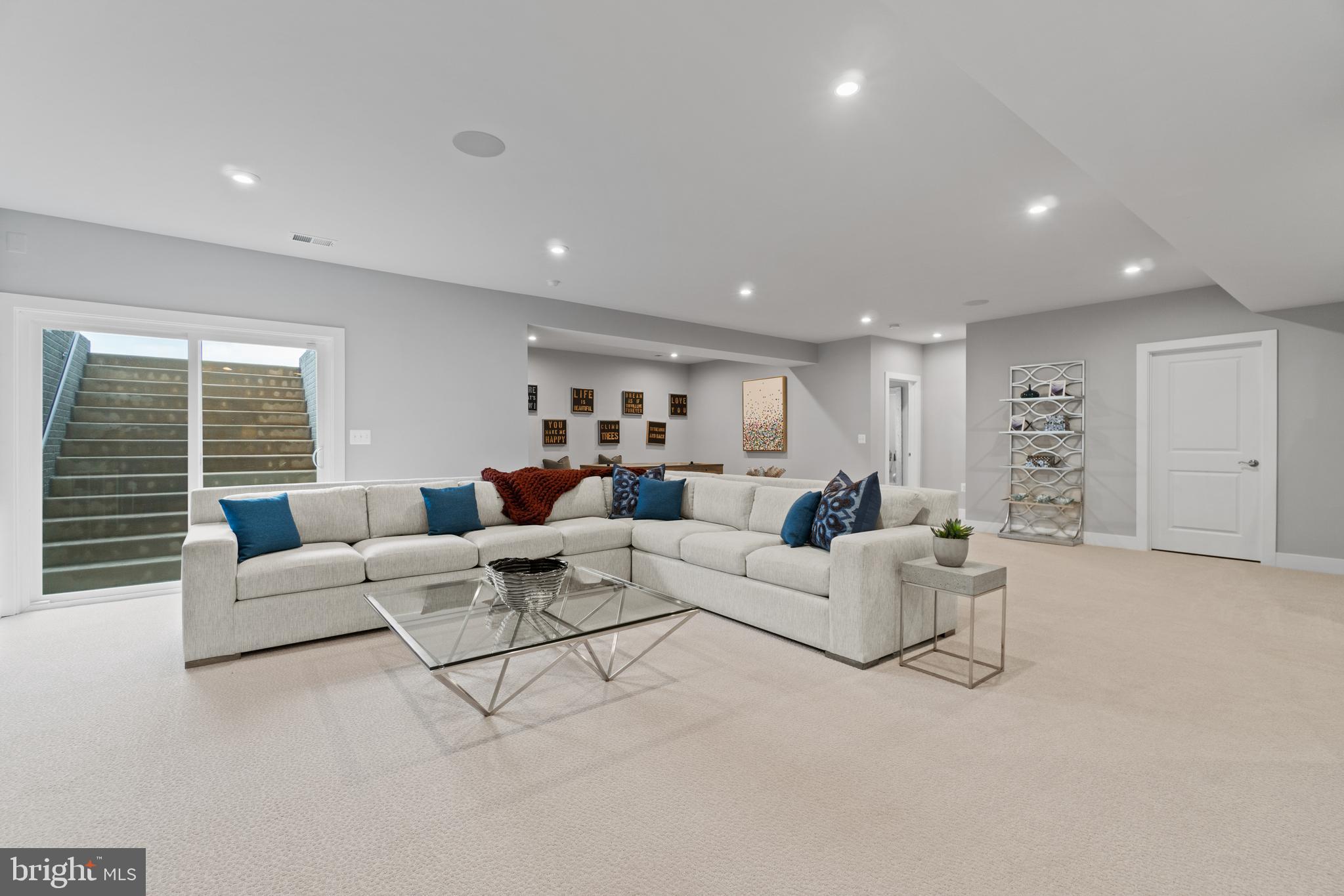 WHITE OAKS FARM - Residential