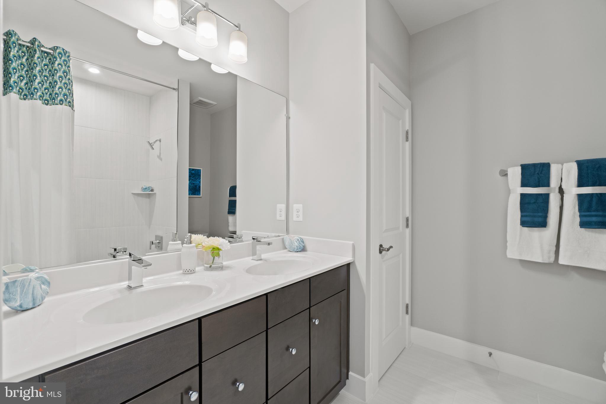 WHITE OAKS FARM - Residential