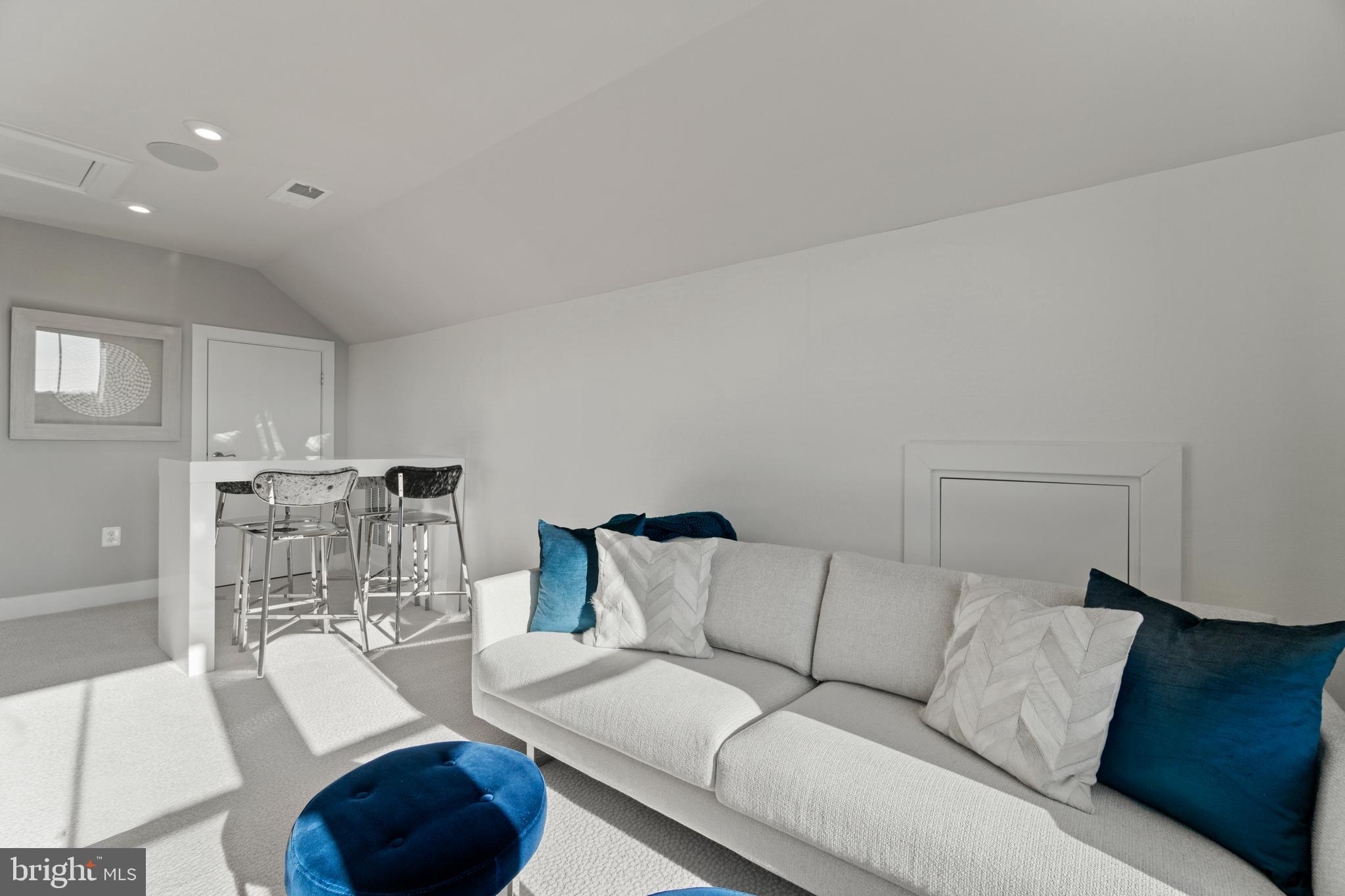 WHITE OAKS FARM - Residential