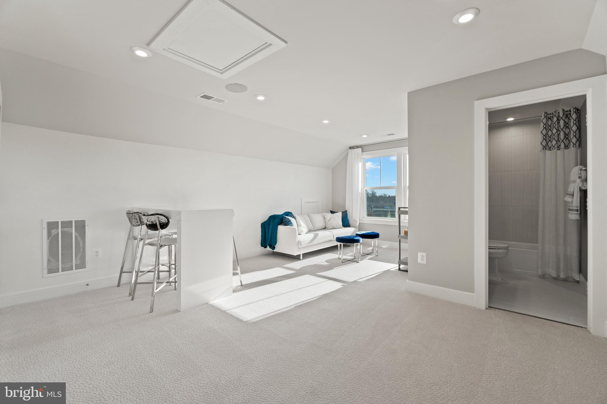 WHITE OAKS FARM - Residential