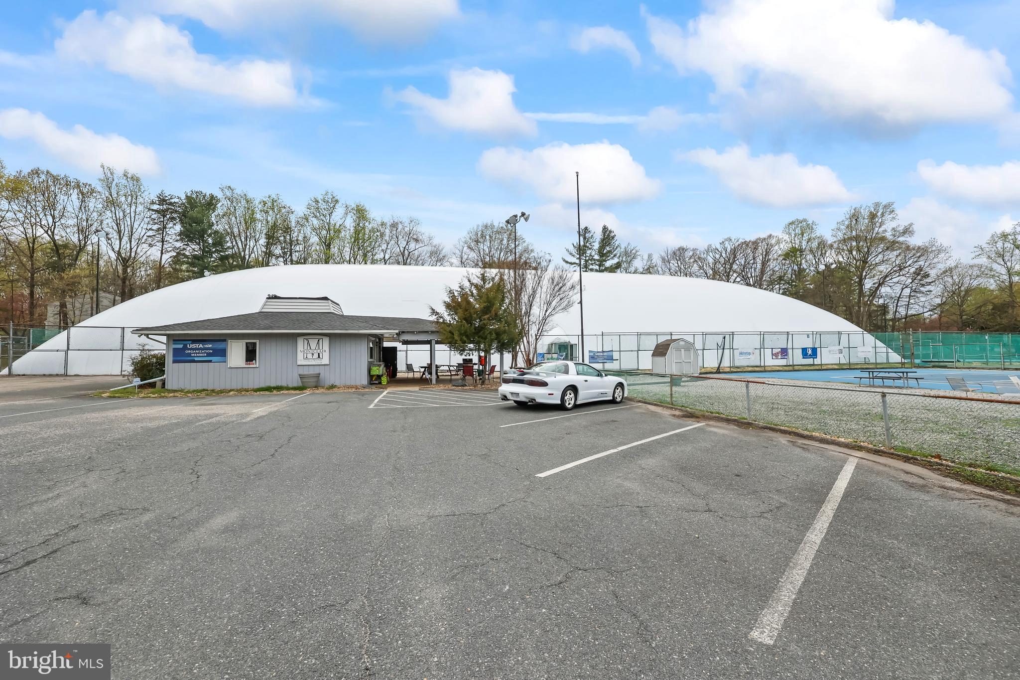 COUNTRY CLUB/LAKE MONTCLAIR - Residential