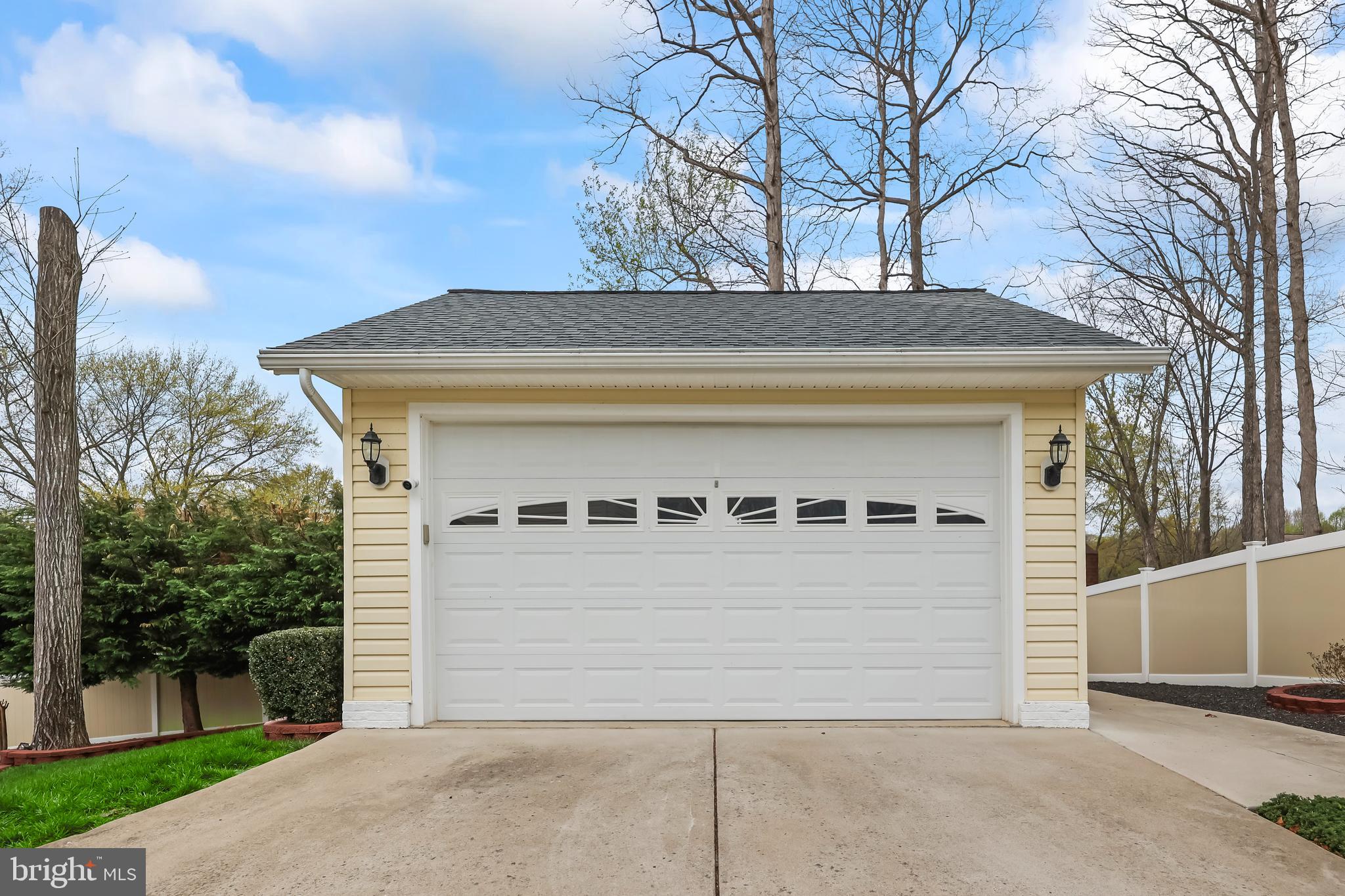 COUNTRY CLUB/LAKE MONTCLAIR - Residential