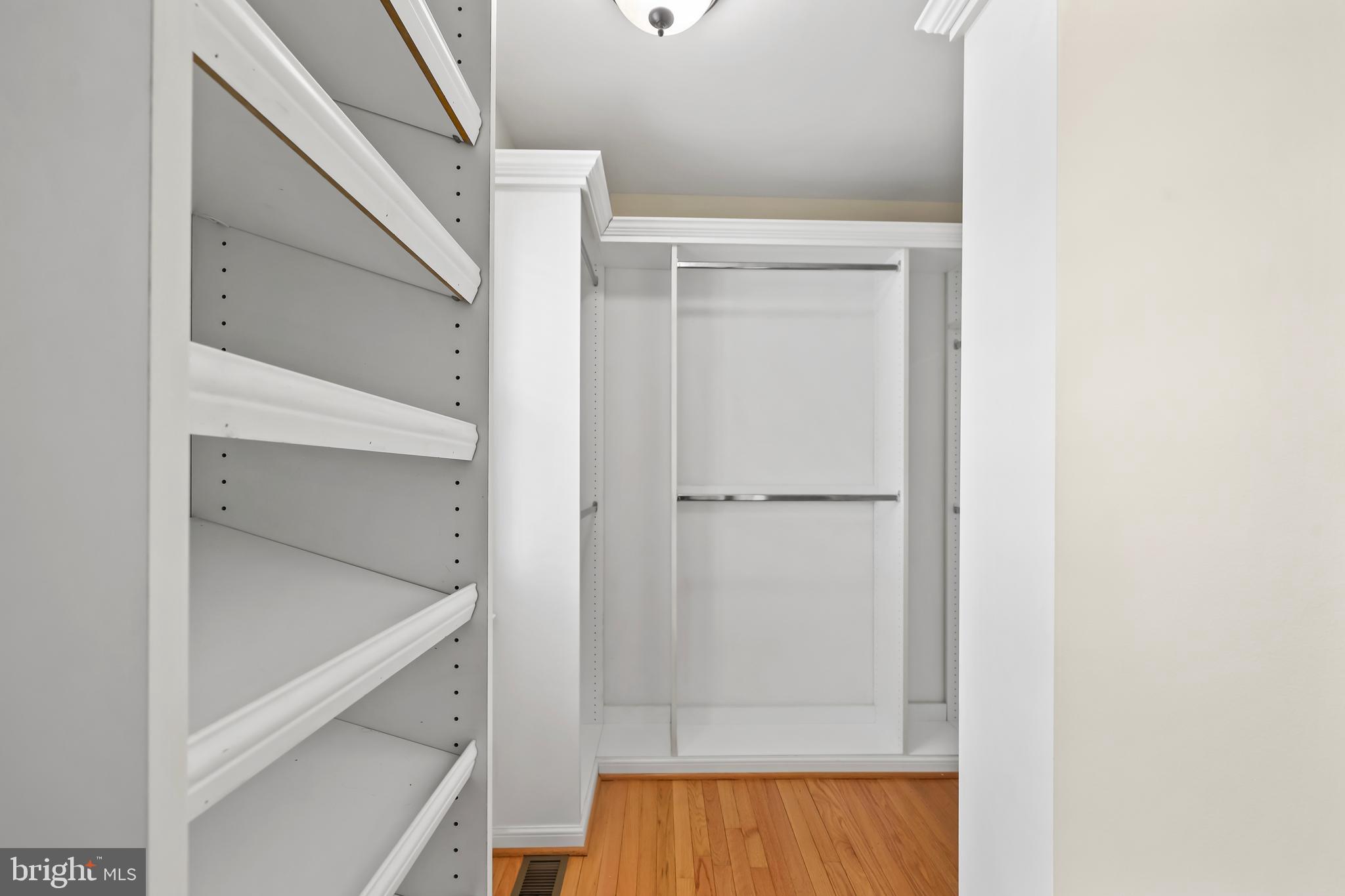 COUNTRY CLUB/LAKE MONTCLAIR - Residential