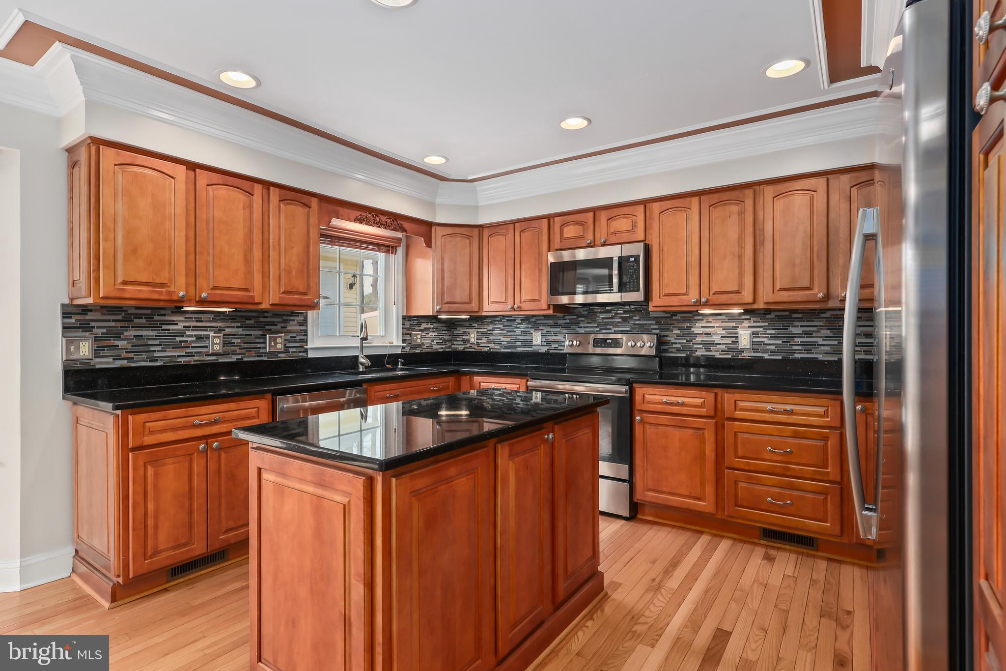 COUNTRY CLUB/LAKE MONTCLAIR - Residential