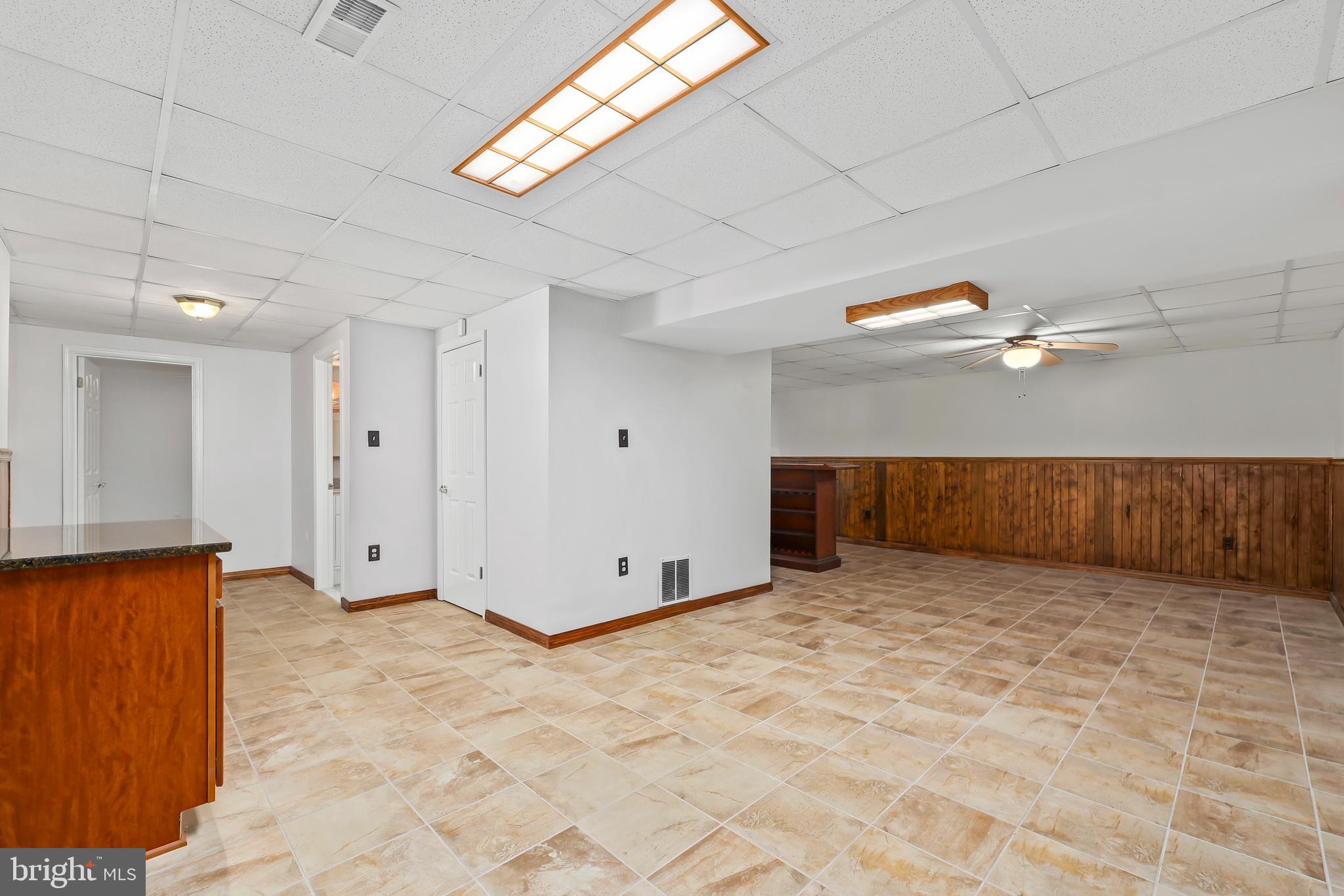 COUNTRY CLUB/LAKE MONTCLAIR - Residential