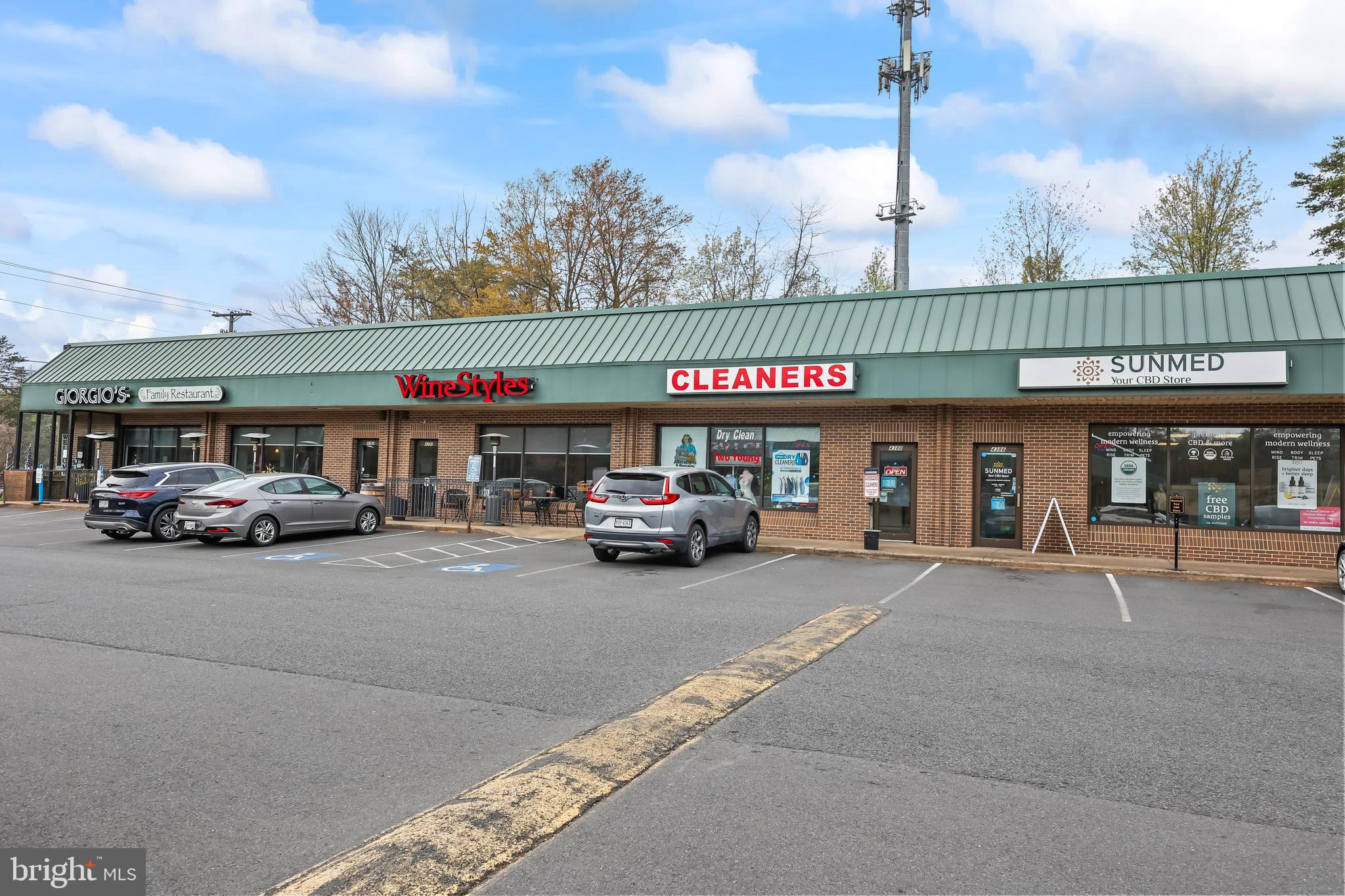 COUNTRY CLUB/LAKE MONTCLAIR - Residential