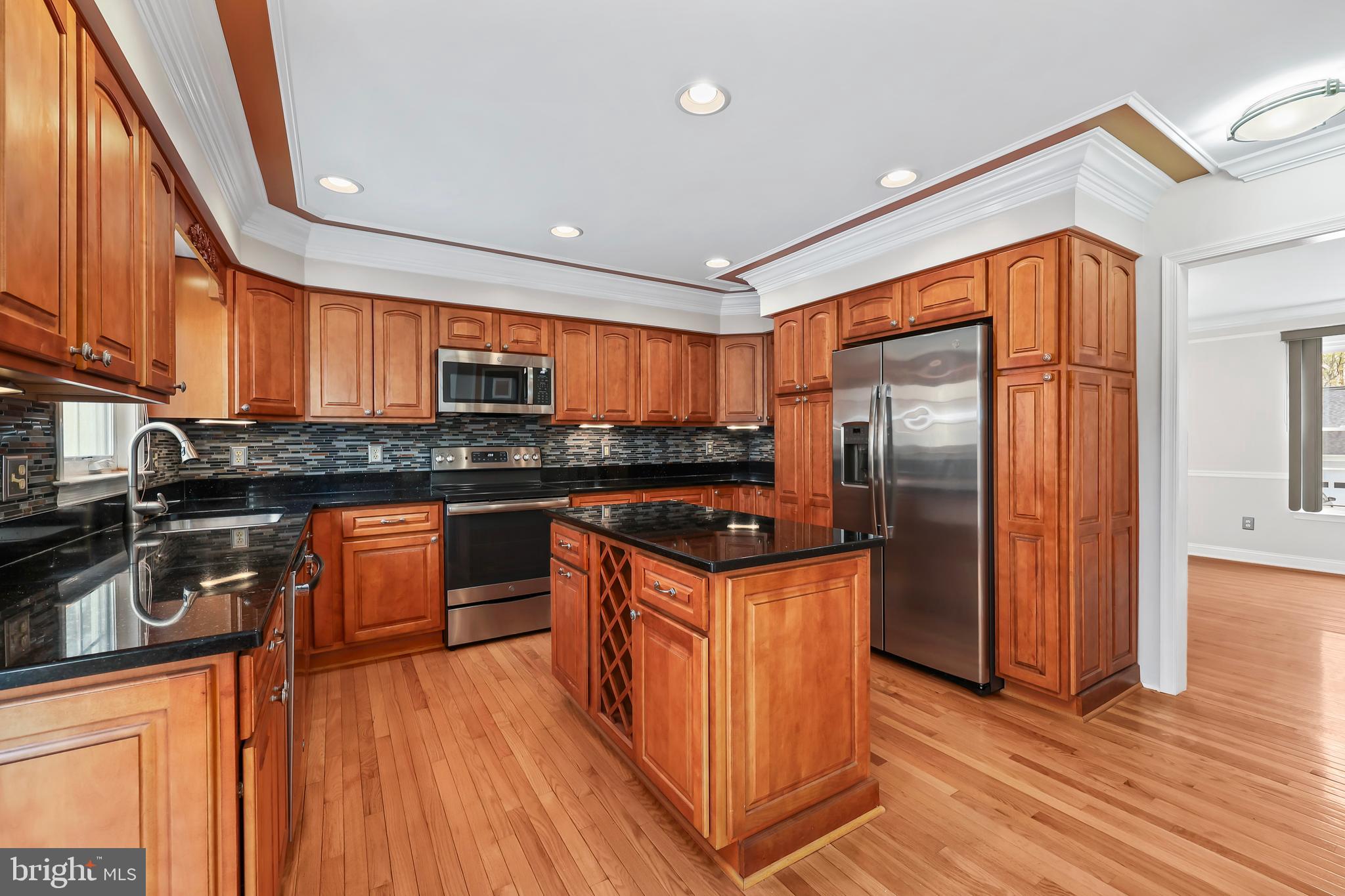 COUNTRY CLUB/LAKE MONTCLAIR - Residential