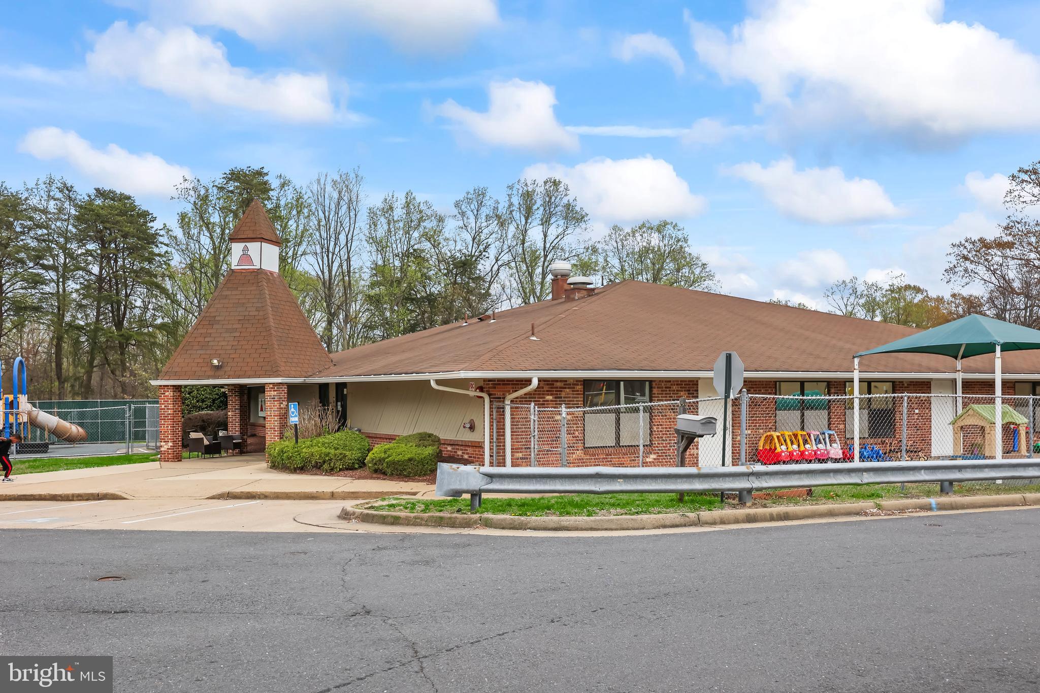 COUNTRY CLUB/LAKE MONTCLAIR - Residential