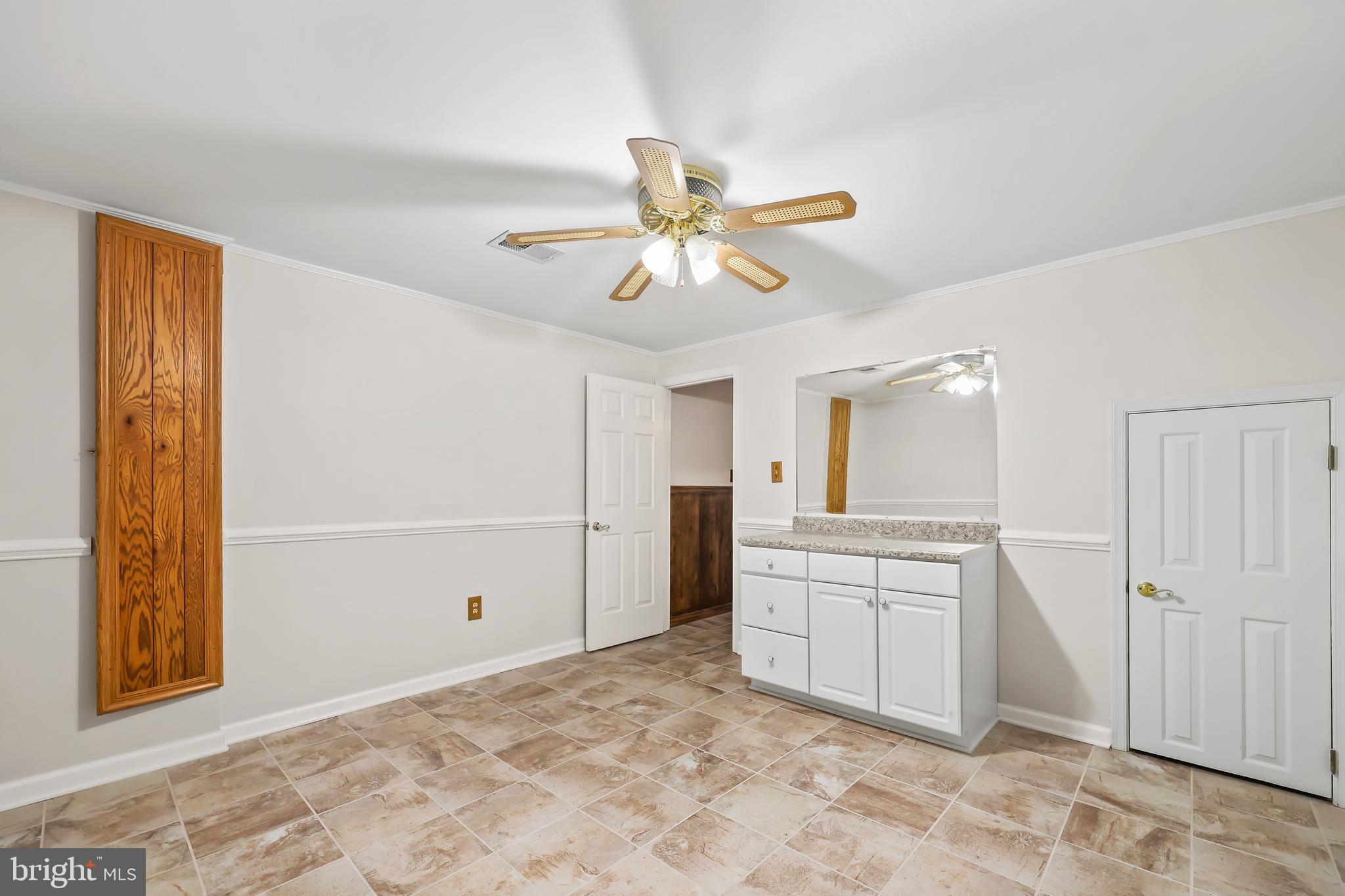 COUNTRY CLUB/LAKE MONTCLAIR - Residential