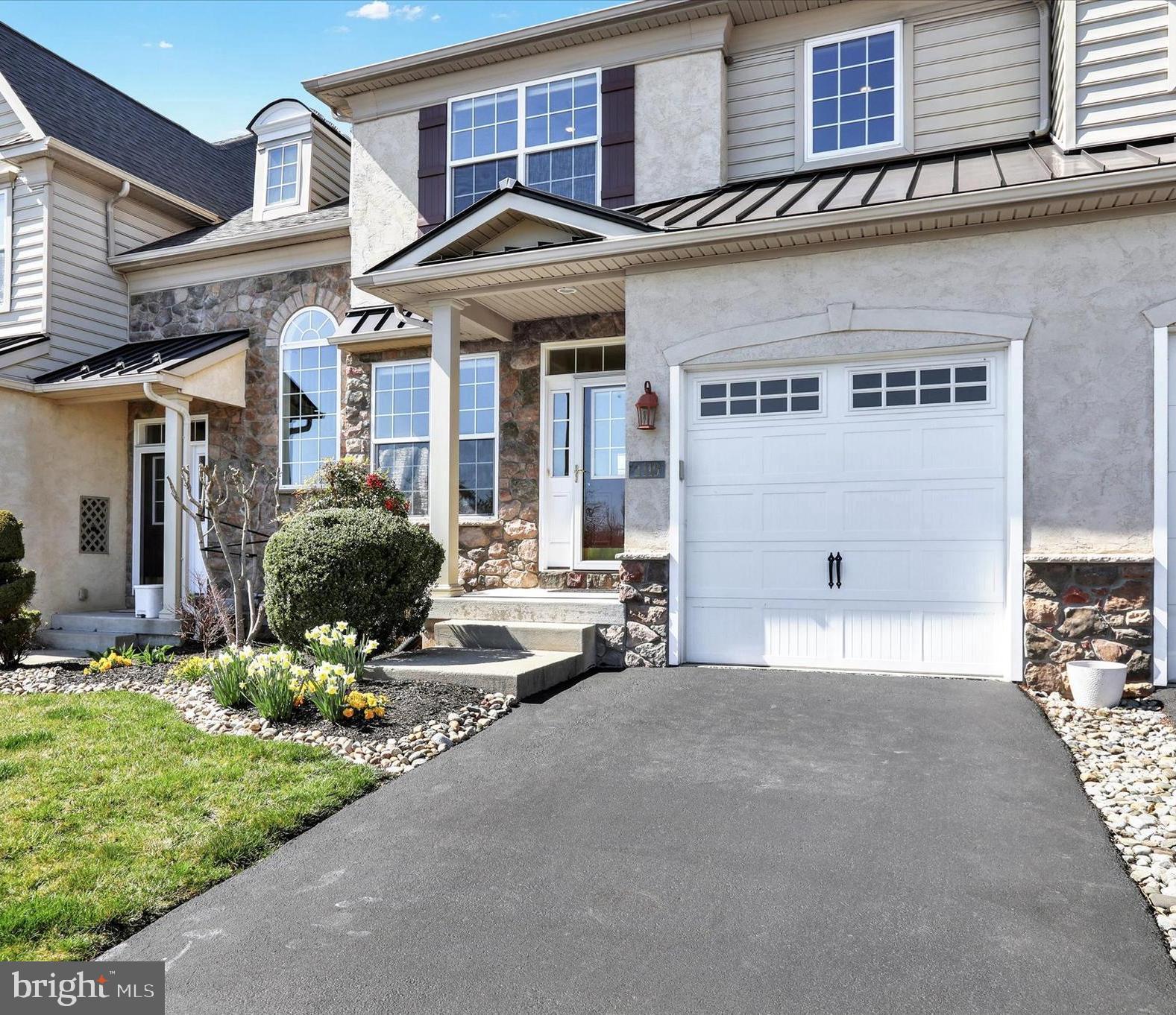 TH AT HERITAGE CNTR - Residential