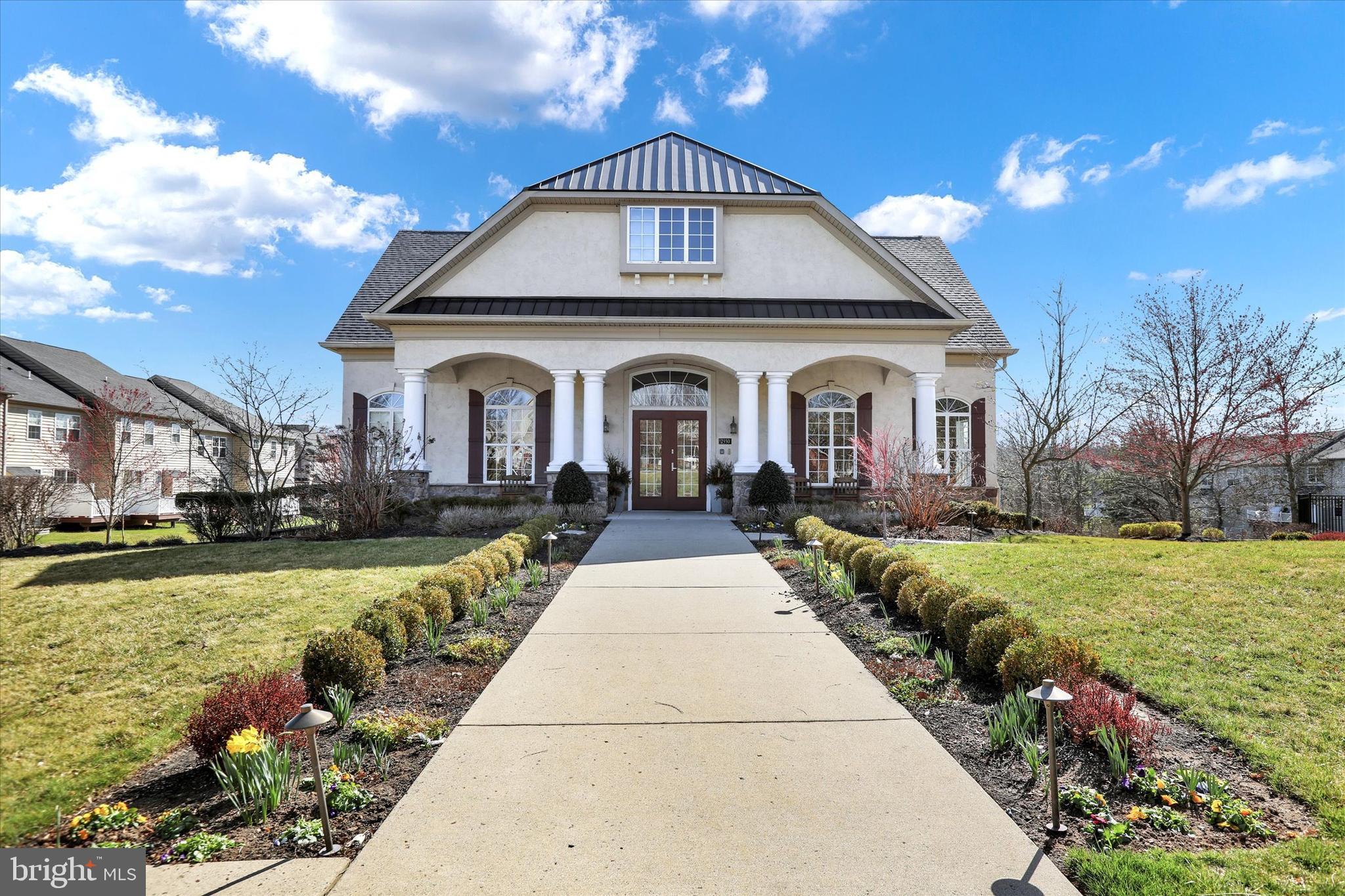 TH AT HERITAGE CNTR - Residential