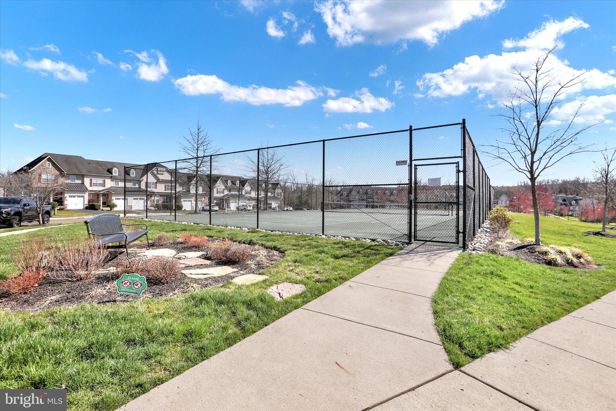 TH AT HERITAGE CNTR - Residential