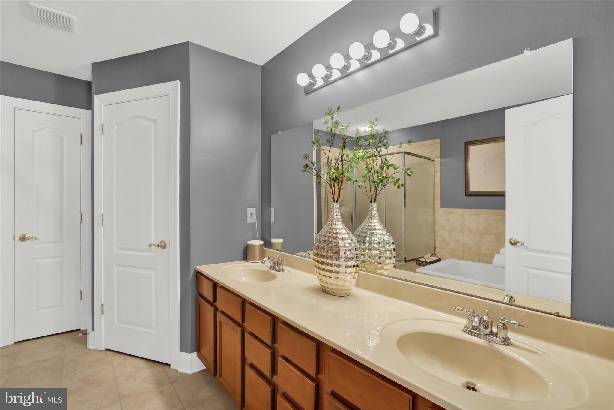 TH AT HERITAGE CNTR - Residential