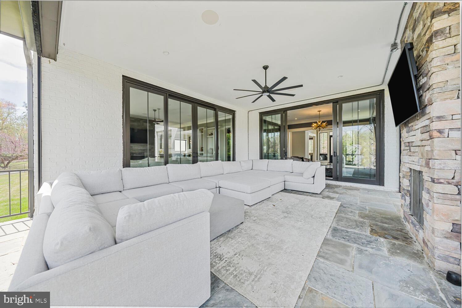 ROLLING VALLEY - Residential