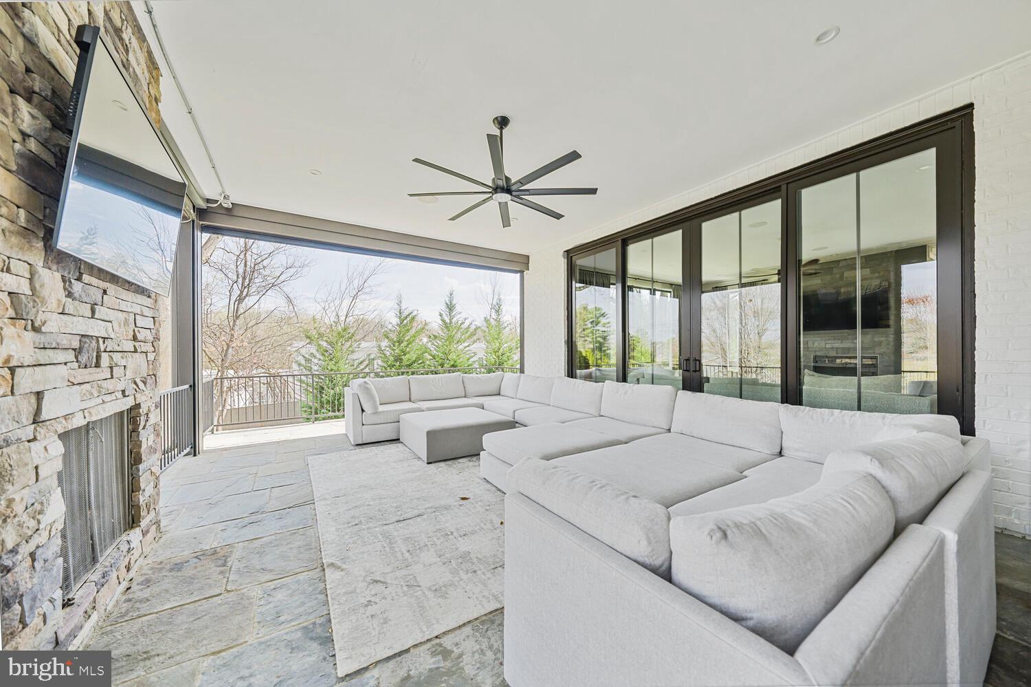 ROLLING VALLEY - Residential