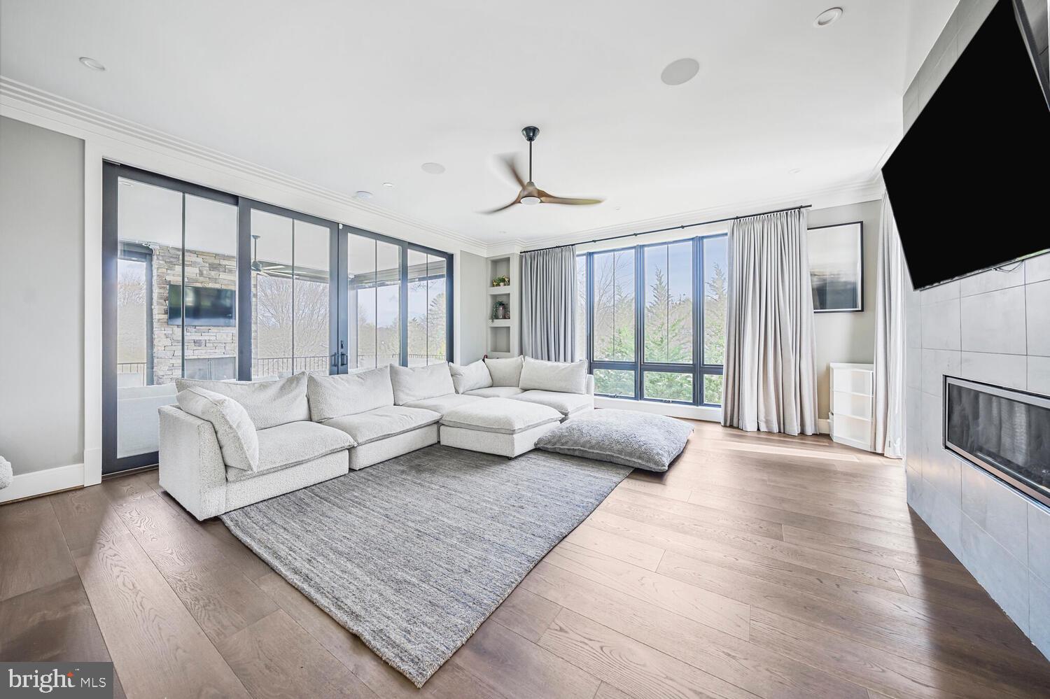 ROLLING VALLEY - Residential