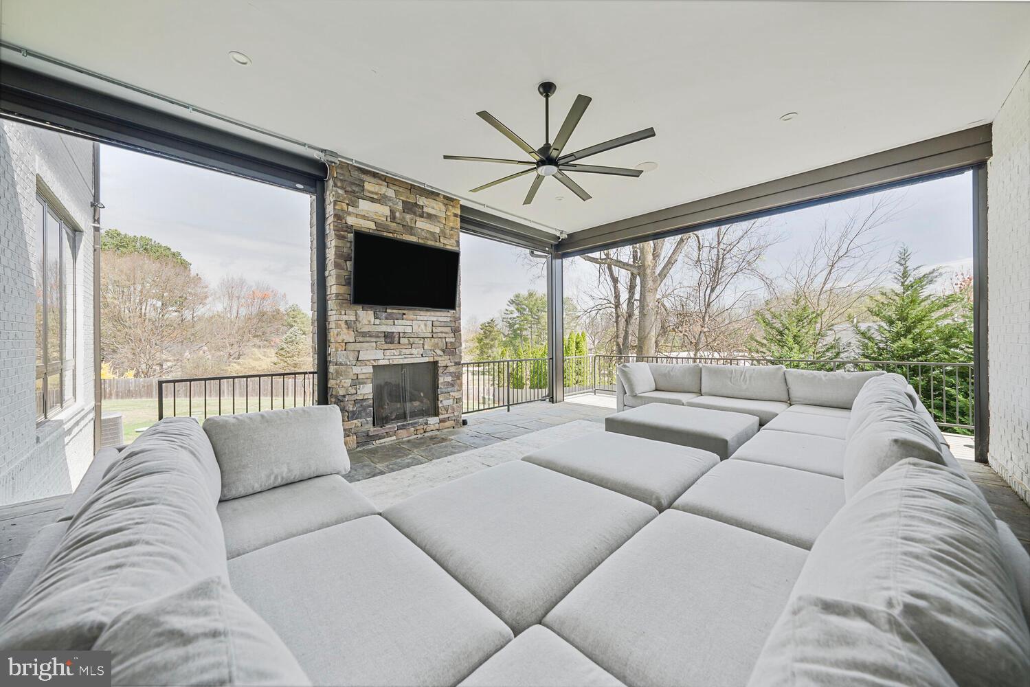 ROLLING VALLEY - Residential