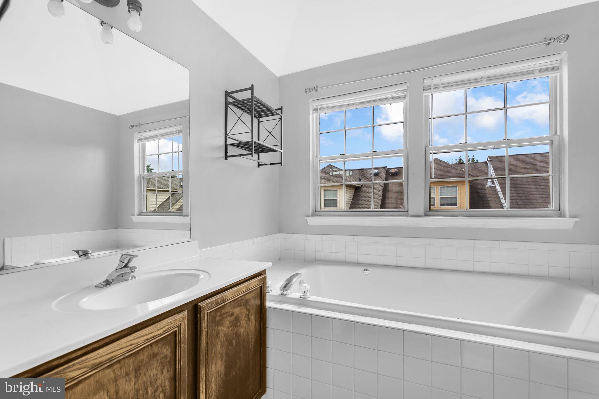 CROMWELL FOUNTAIN - Residential