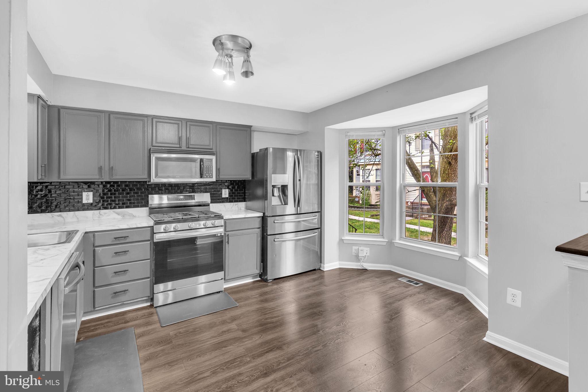 CROMWELL FOUNTAIN - Residential