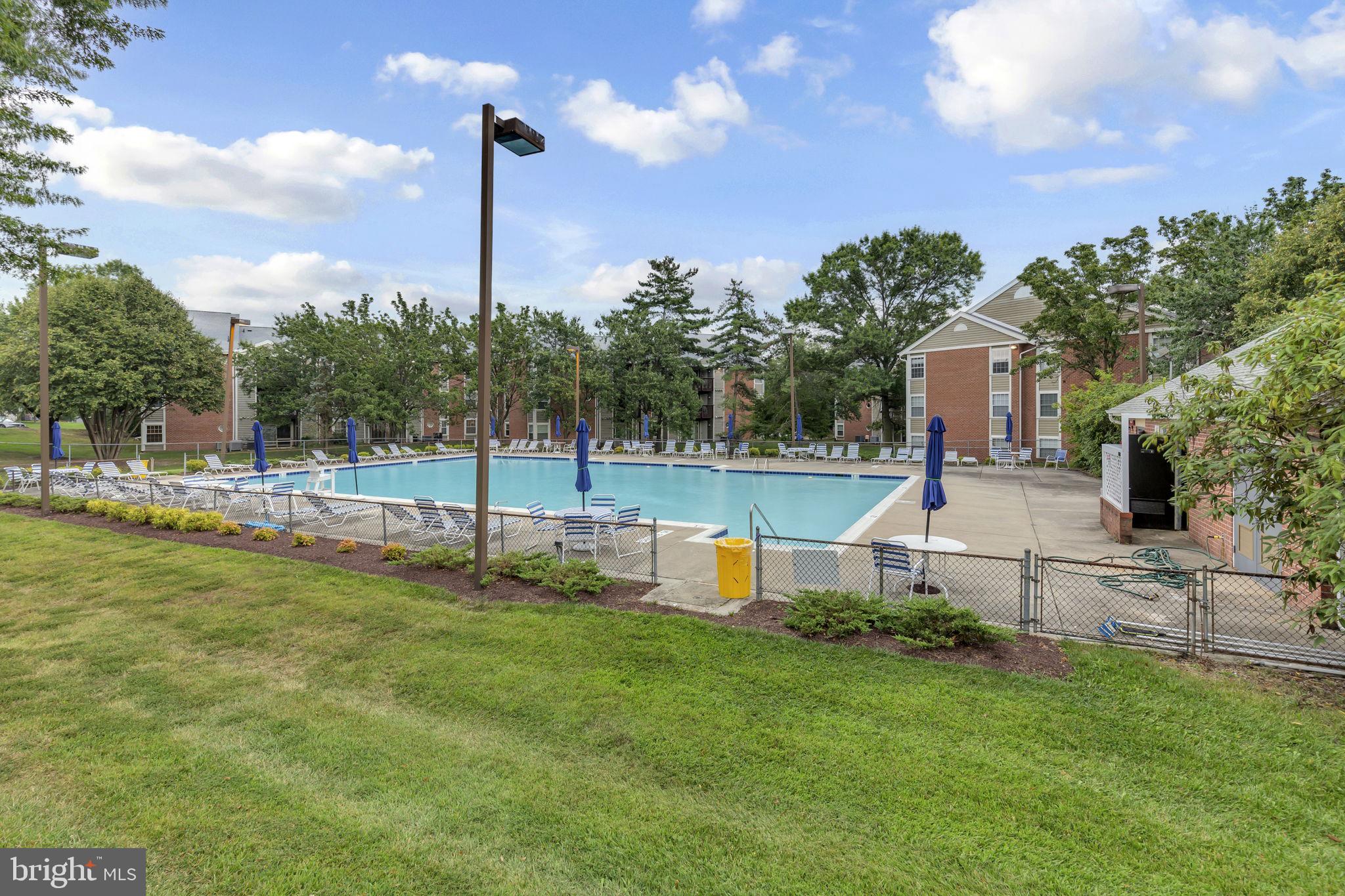 CROMWELL FOUNTAIN - Residential