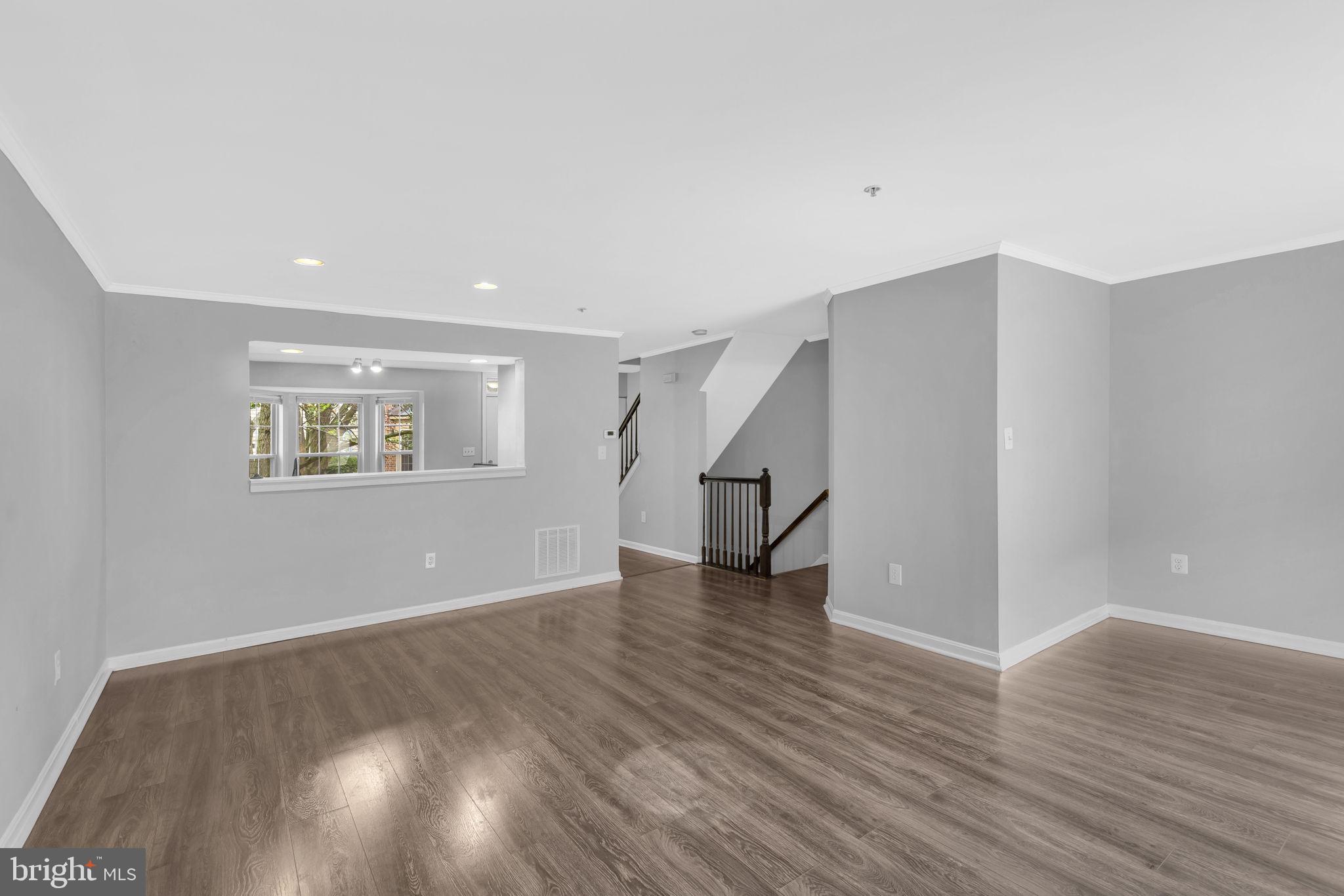 CROMWELL FOUNTAIN - Residential