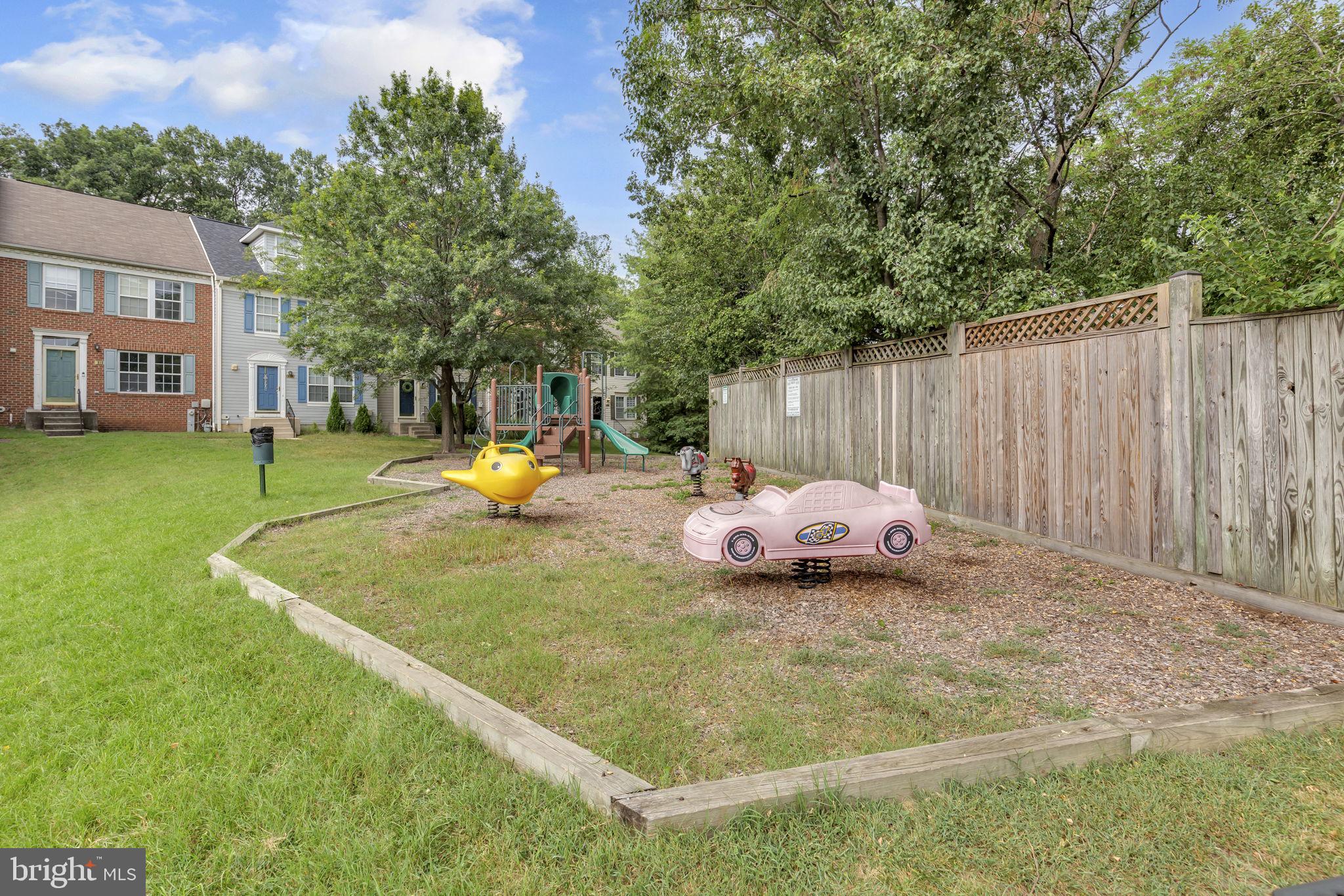 CROMWELL FOUNTAIN - Residential