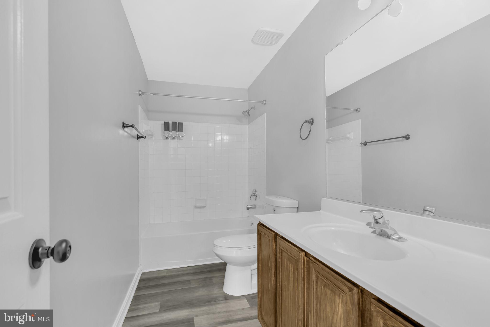 CROMWELL FOUNTAIN - Residential